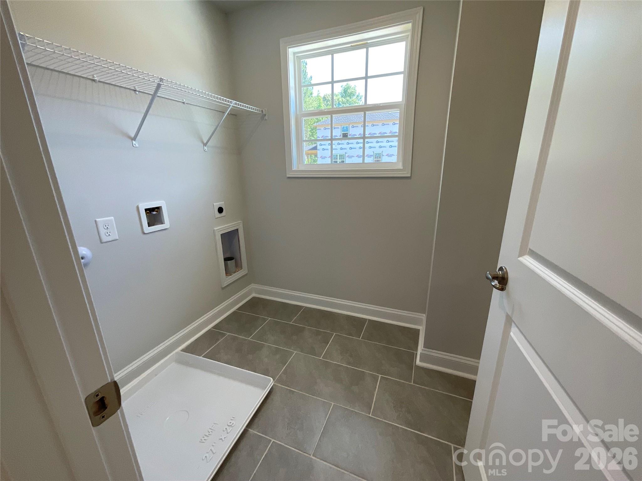 Laundry room - 1590 Autumn Lane, York