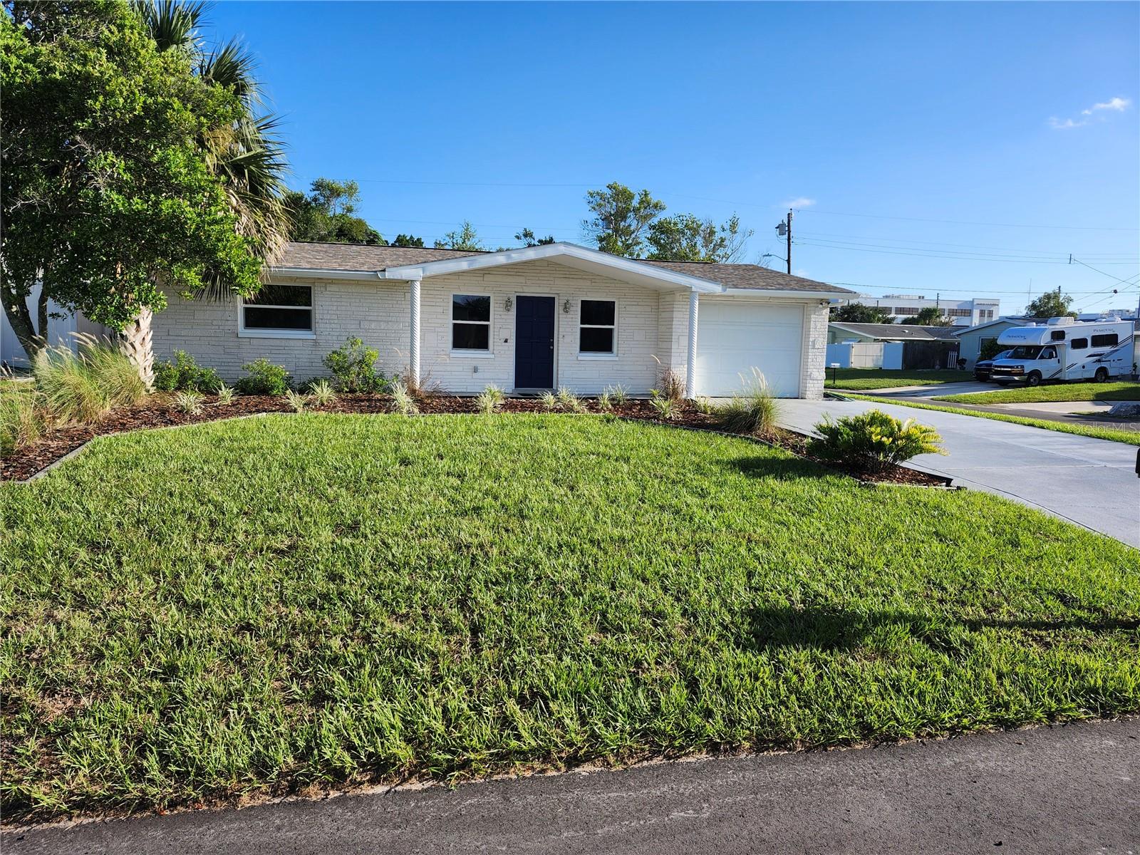 Nice front yard - 6144 SAPPHIRE DR, NEW PORT RICHEY