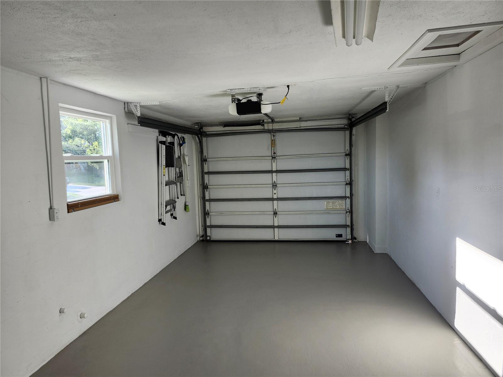 Attached Garage - 6144 SAPPHIRE DR, NEW PORT RICHEY