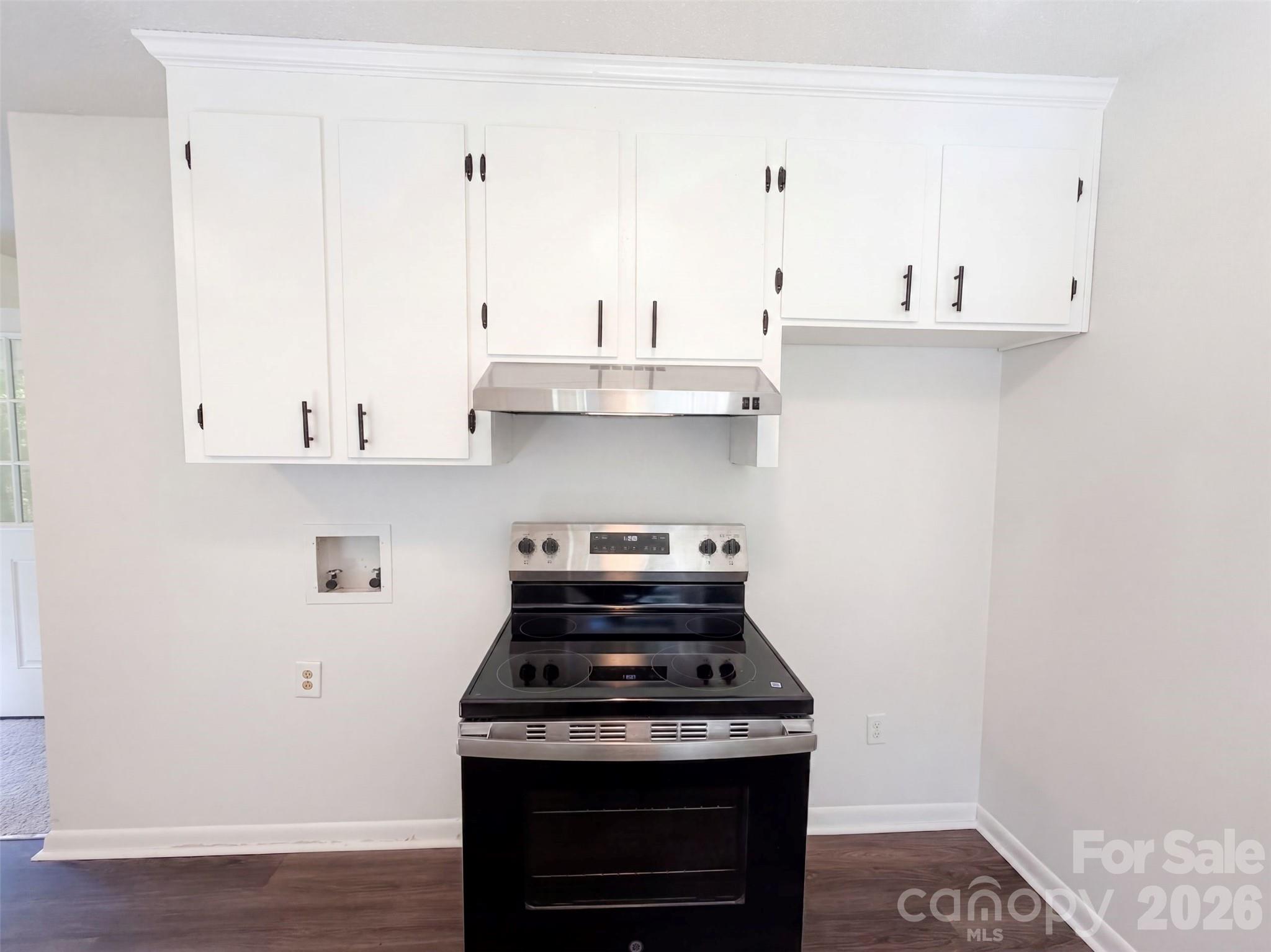 Single Family Residence at 107 Autumn Place, York, photo 8 of 15