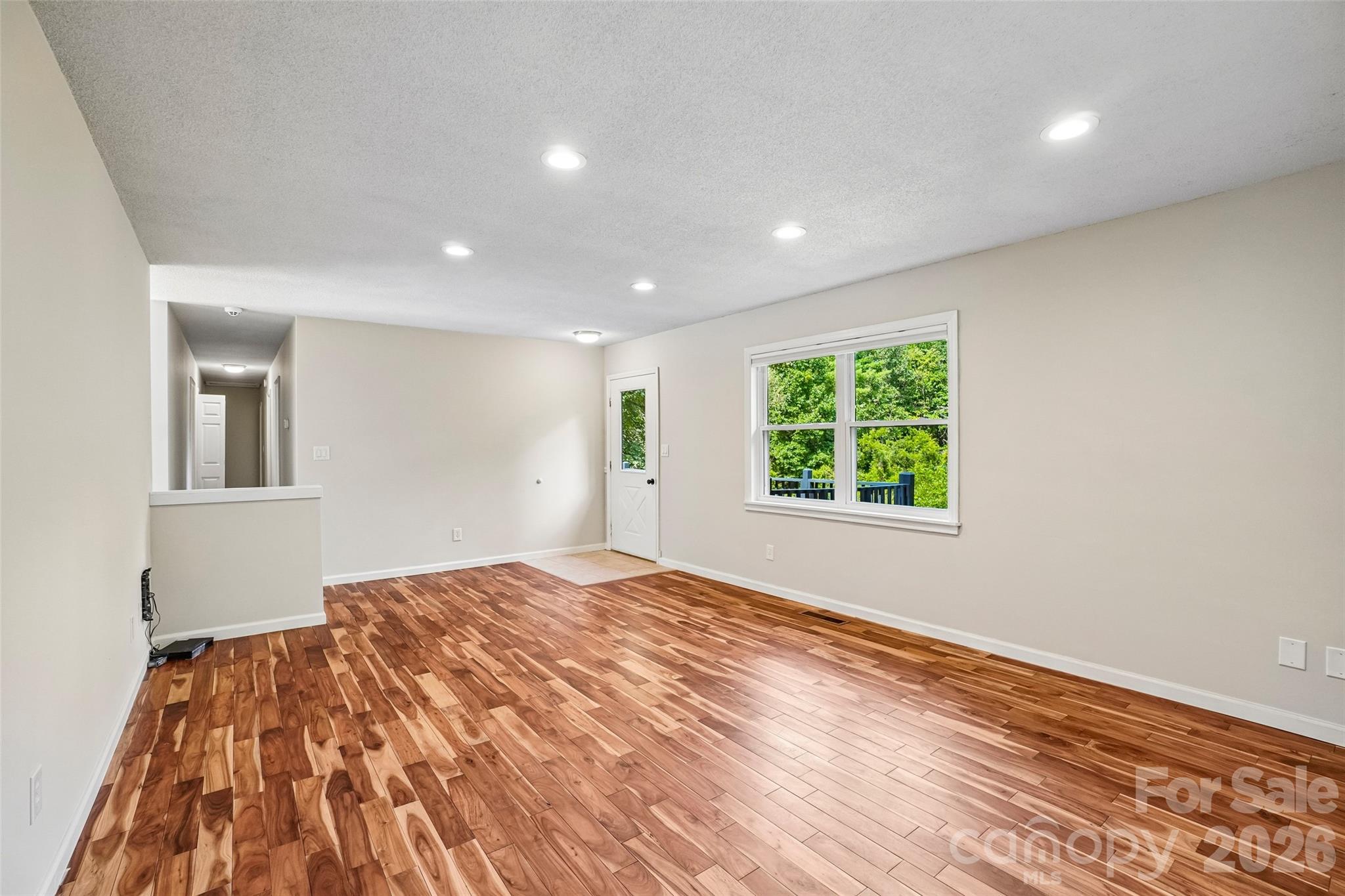 Staged Photo - 19 Jupiter Heights, Weaverville
