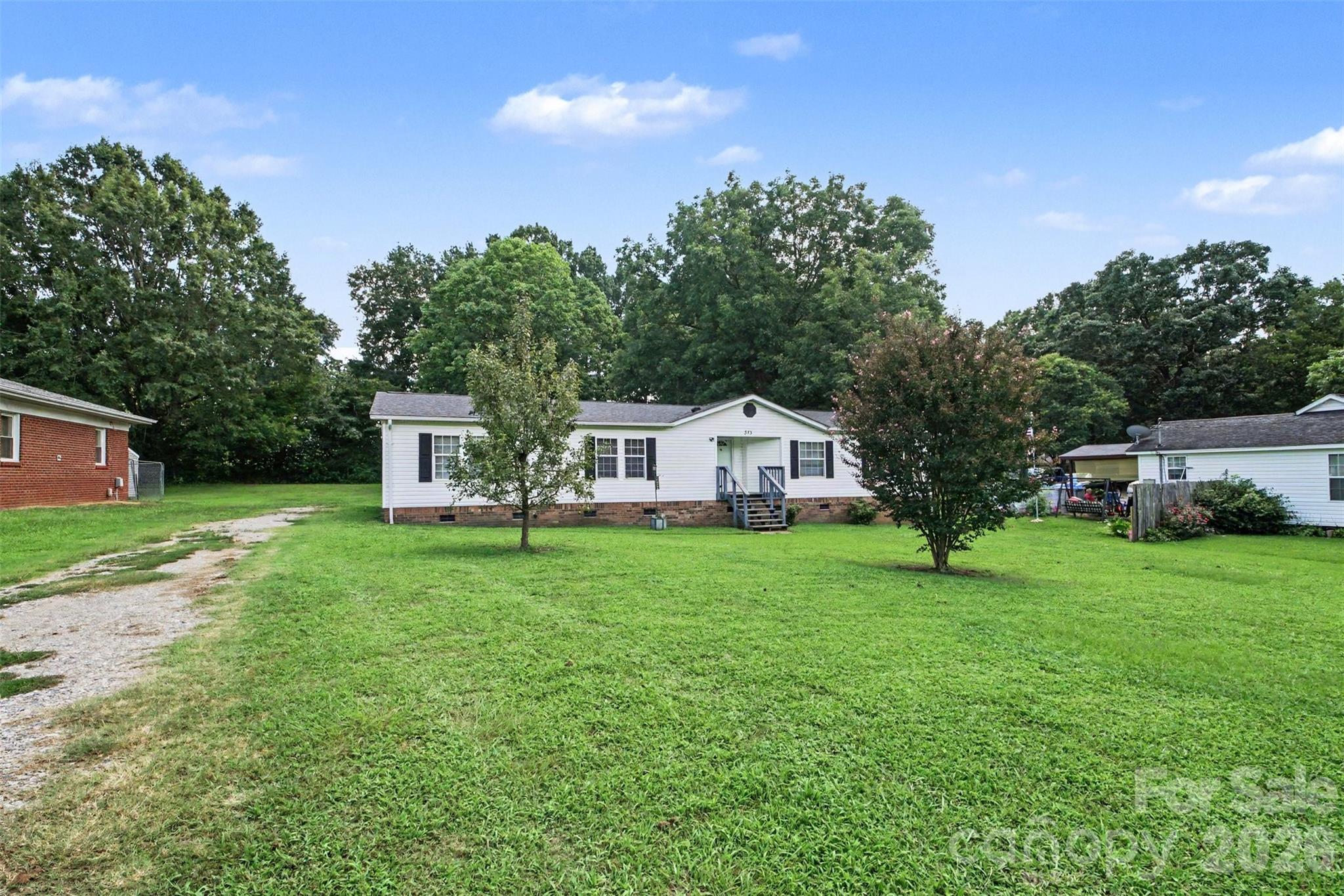 Spacious front yard - 373 Laney Street, Kannapolis