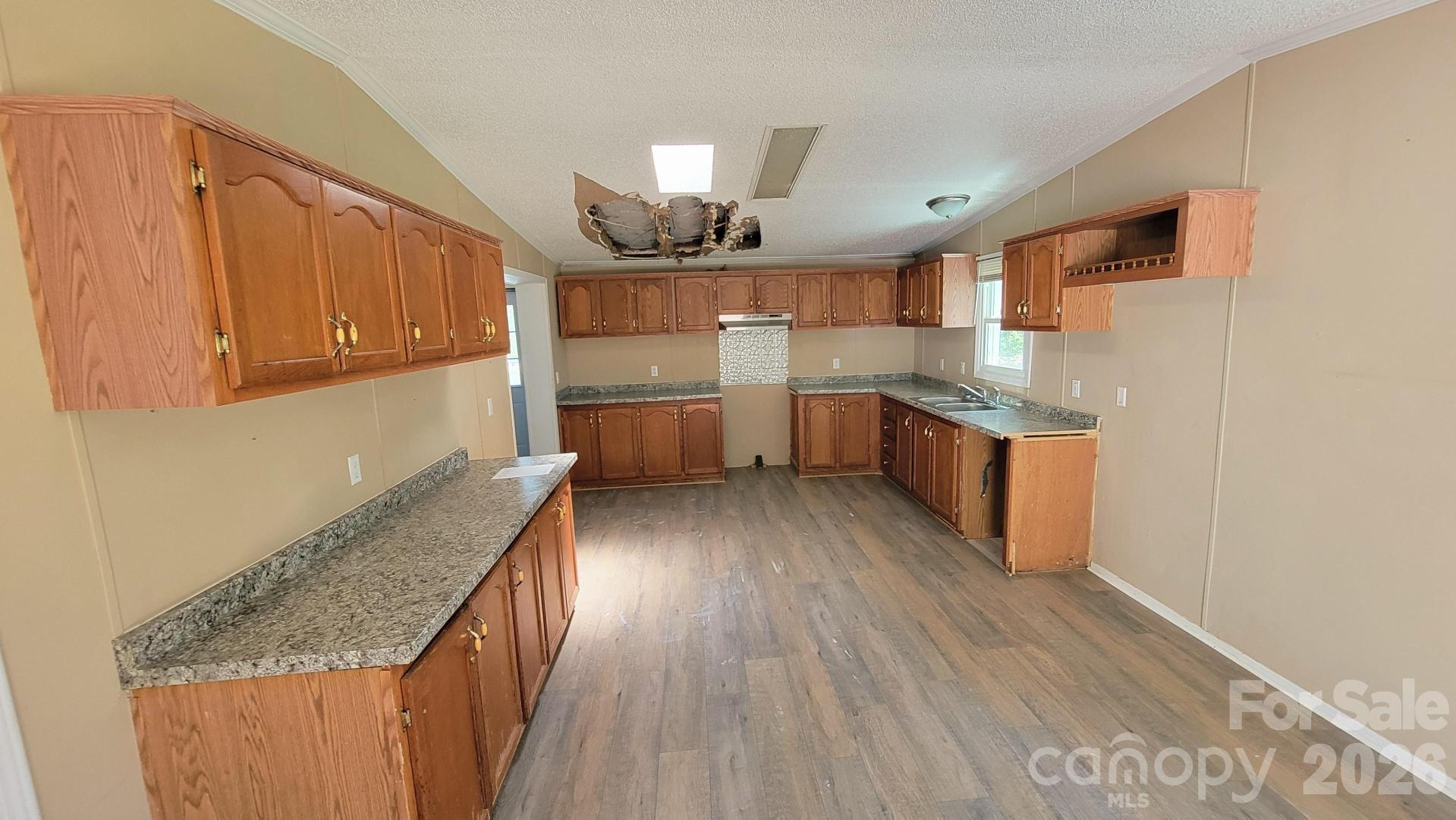 Single Family Residence at 5401 Creek Run Court, Bessemer City, photo 6 of 17