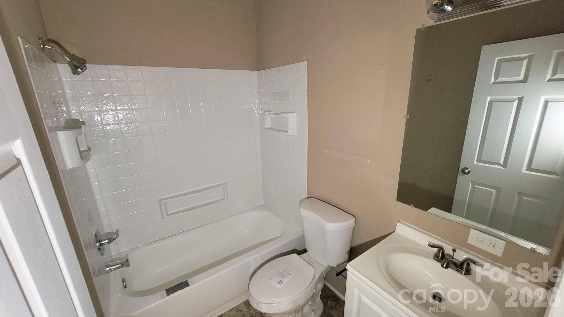 Single Family Residence at 5401 Creek Run Court, Bessemer City, photo 8 of 17