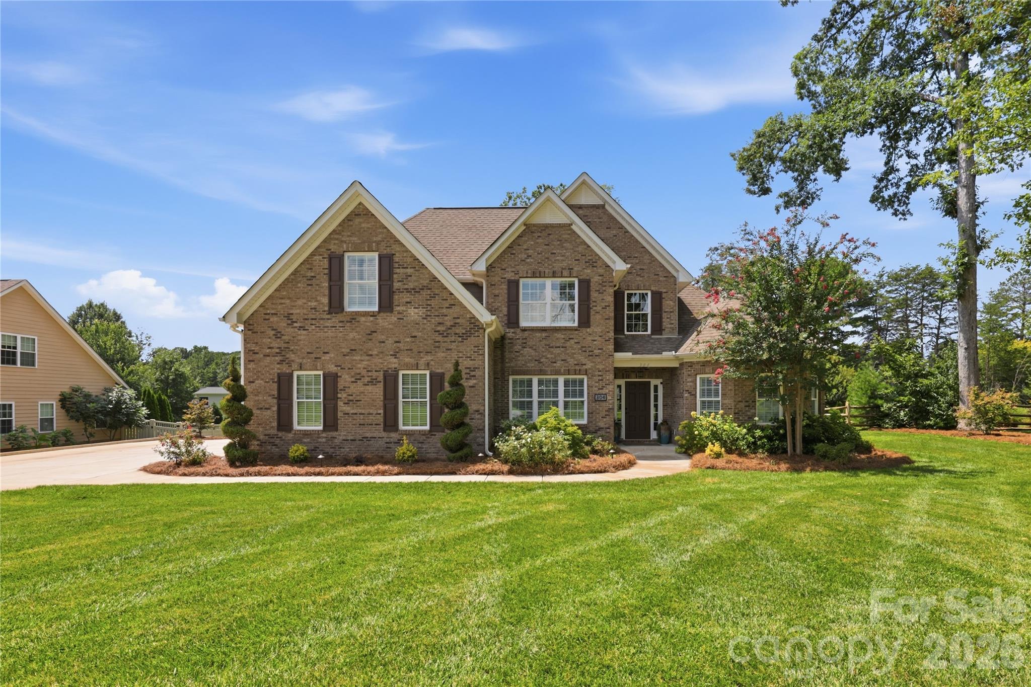 Immaculately maintained , professionally landscaped - 304 Stutts Road, Mooresville