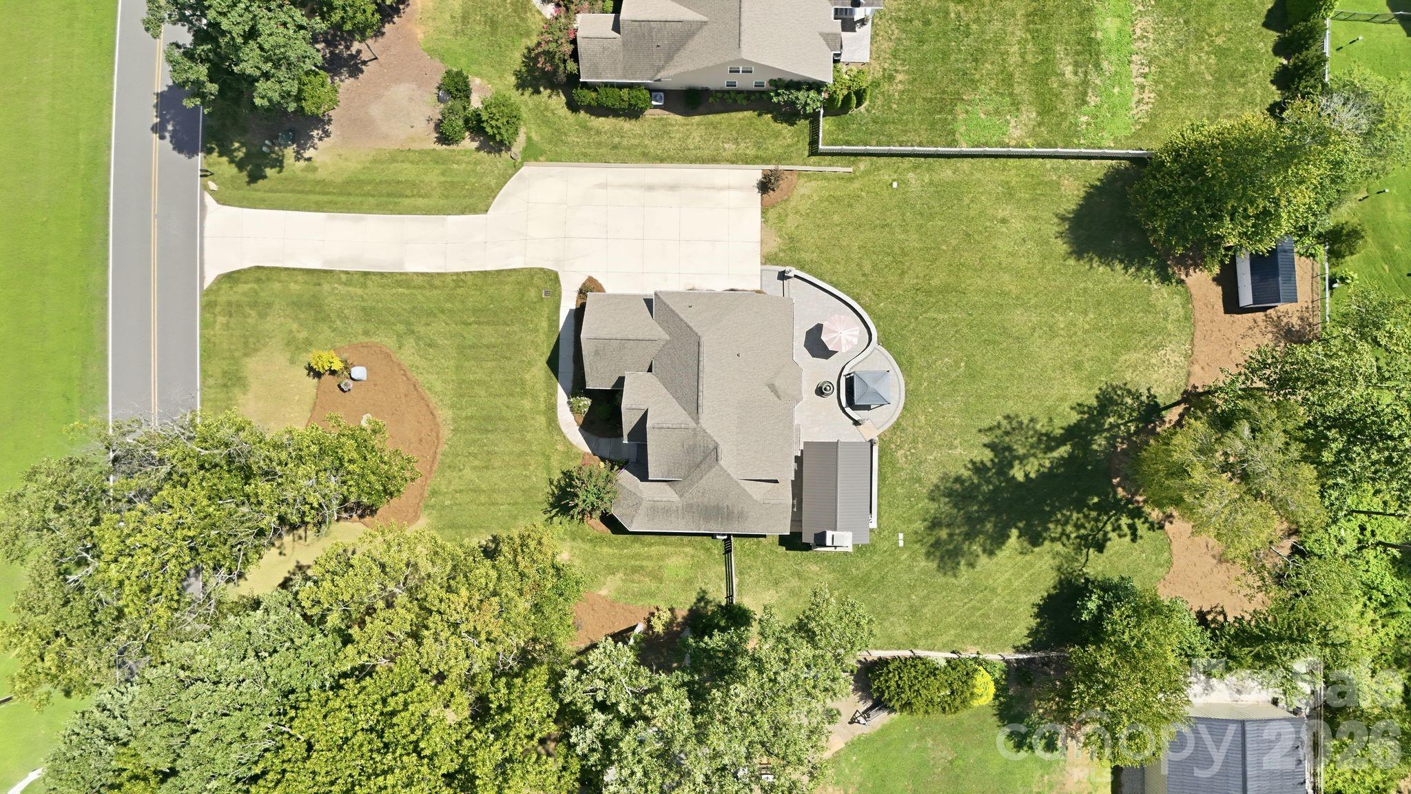 Single Family Residence at 304 Stutts Road, Mooresville, photo 15 of 46