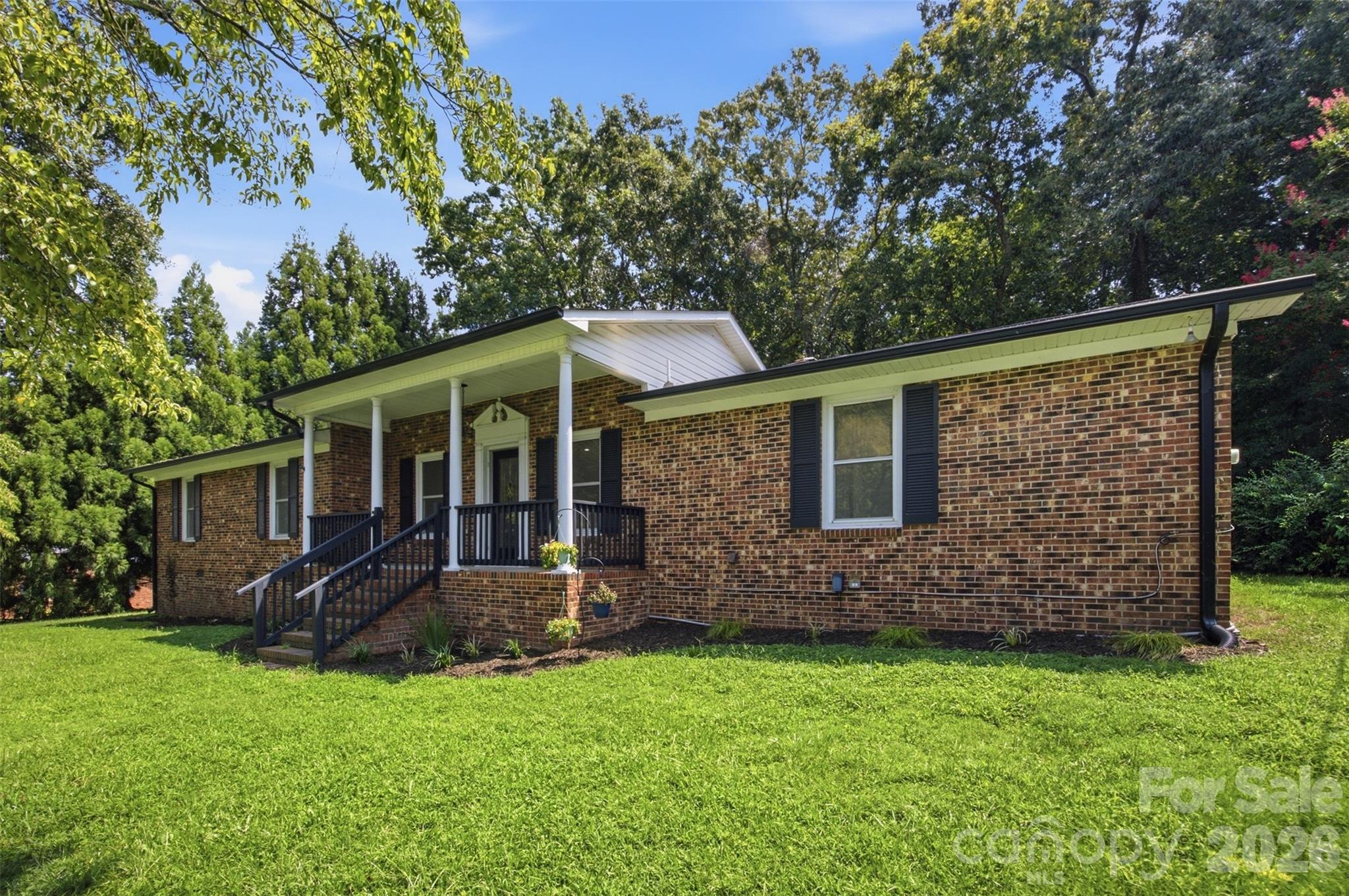 Single Family Residence at 806 Danbrook Circle, Lincolnton, photo 3 of 24