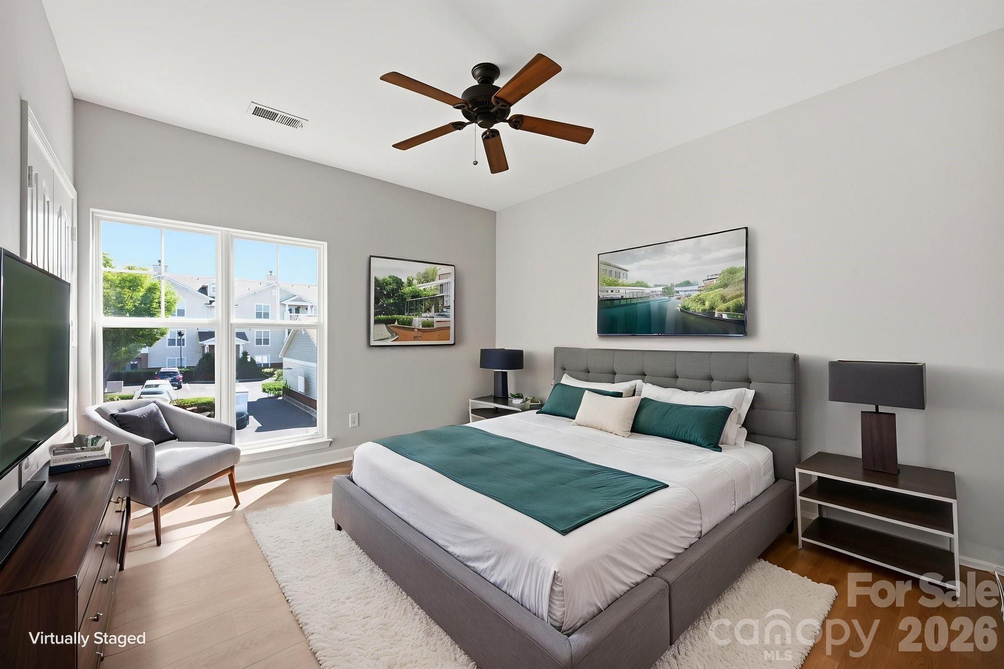 Large Secondary bedroom with double door closet - 16648 E Amberside Road, Cornelius