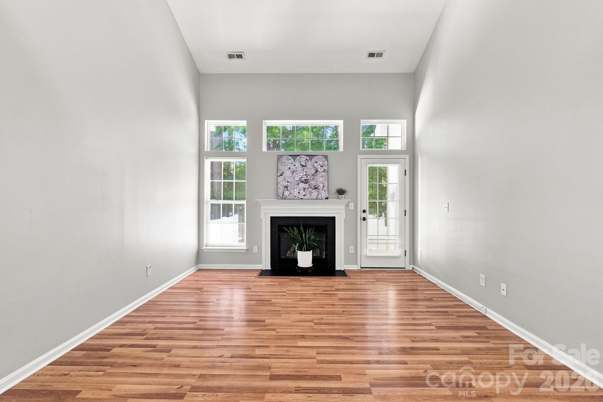 Gas log fireplace - 121 Kase Court, Mooresville