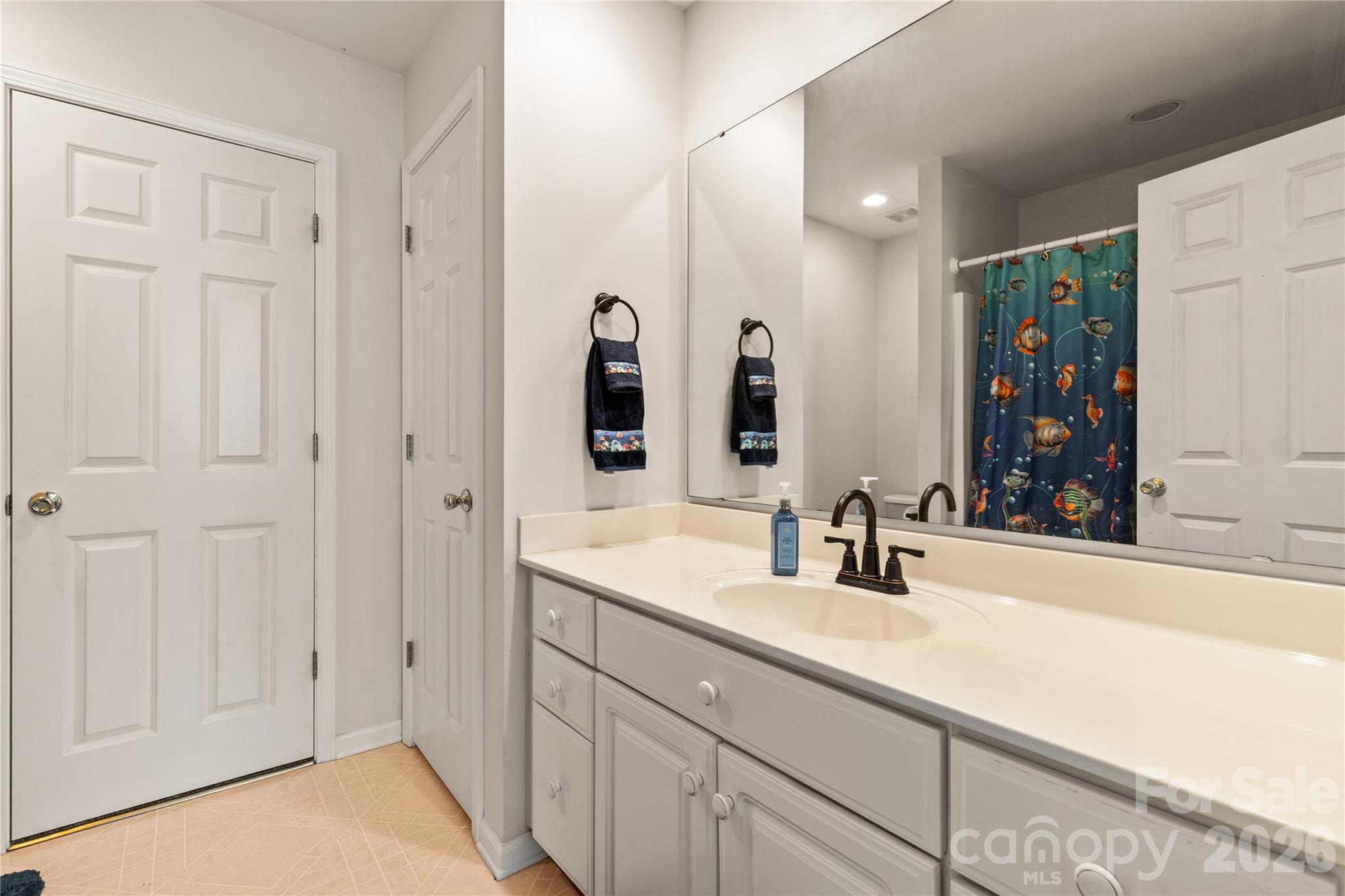 BR En-Suite - 901 Clover Park Drive, Clover