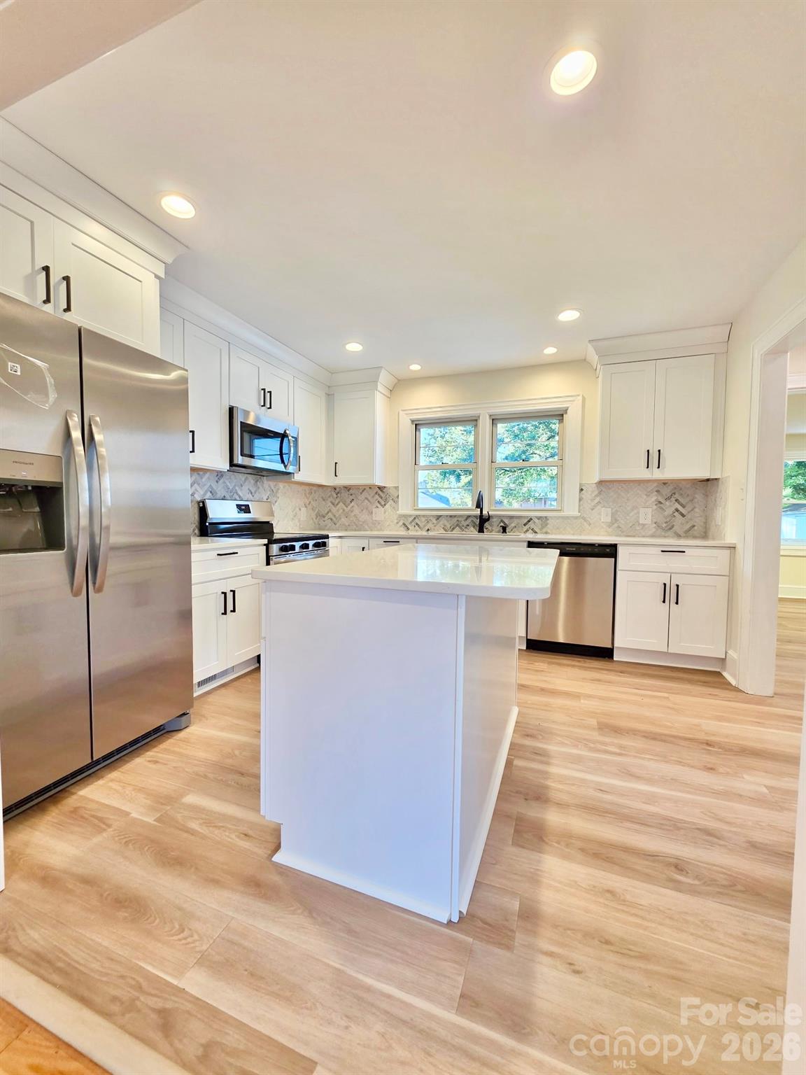Single Family Residence at 264 3rd Avenue SW, Taylorsville, photo 10 of 36