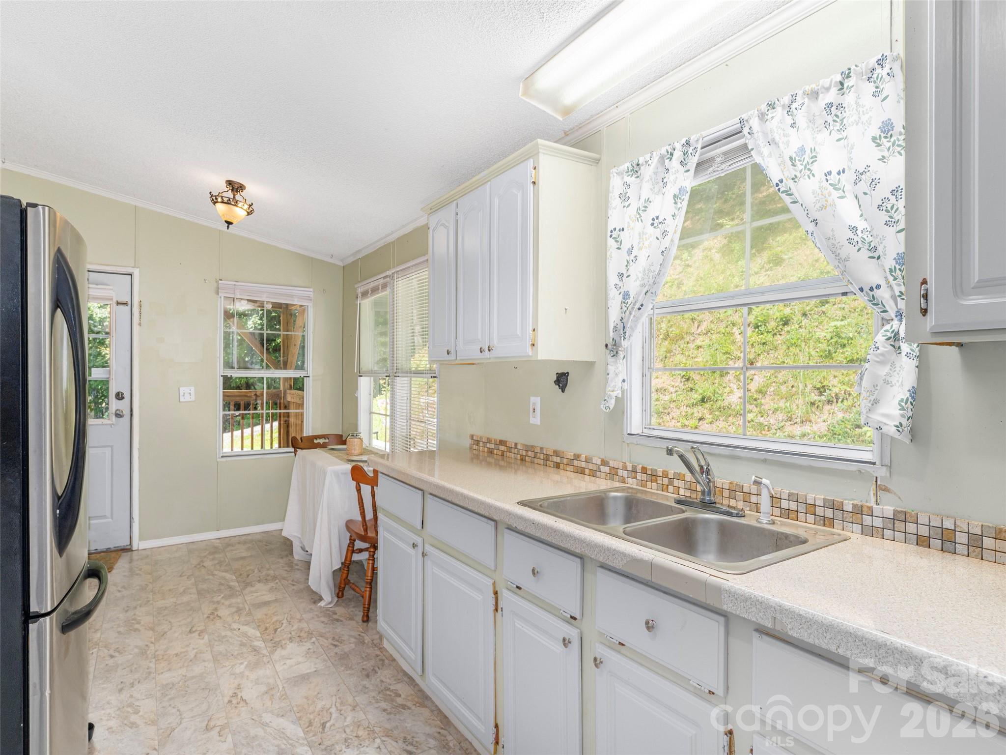 Single Family Residence at 152 Hollon Cove, Waynesville, photo 9 of 21