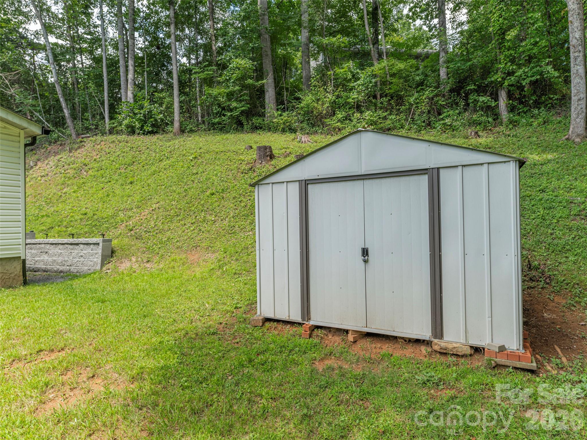 Single Family Residence at 152 Hollon Cove, Waynesville, photo 20 of 21