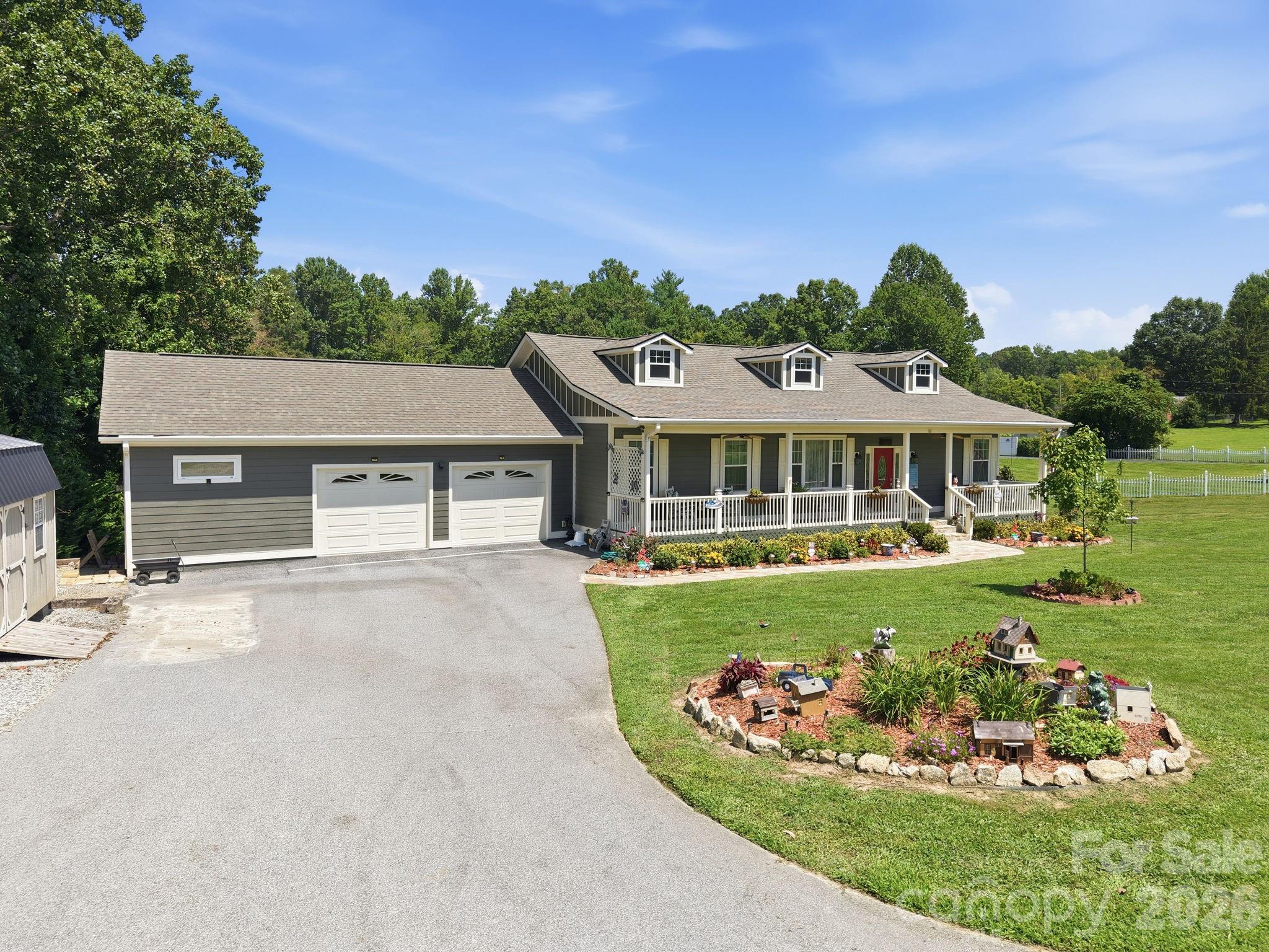 Single Family Residence at 60 Shacoba Lane, Hendersonville, photo 2 of 38