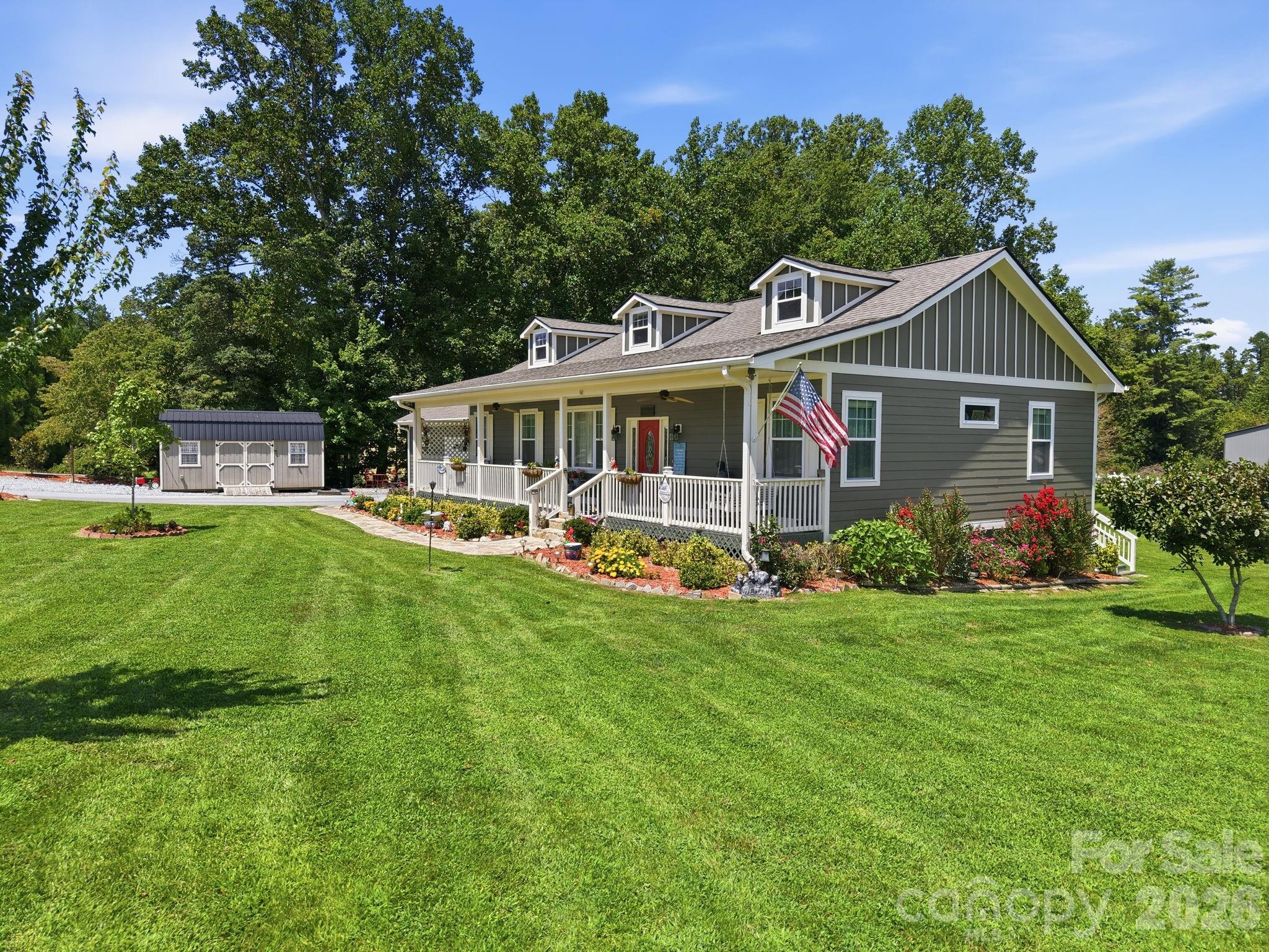 Single Family Residence at 60 Shacoba Lane, Hendersonville, photo 3 of 38
