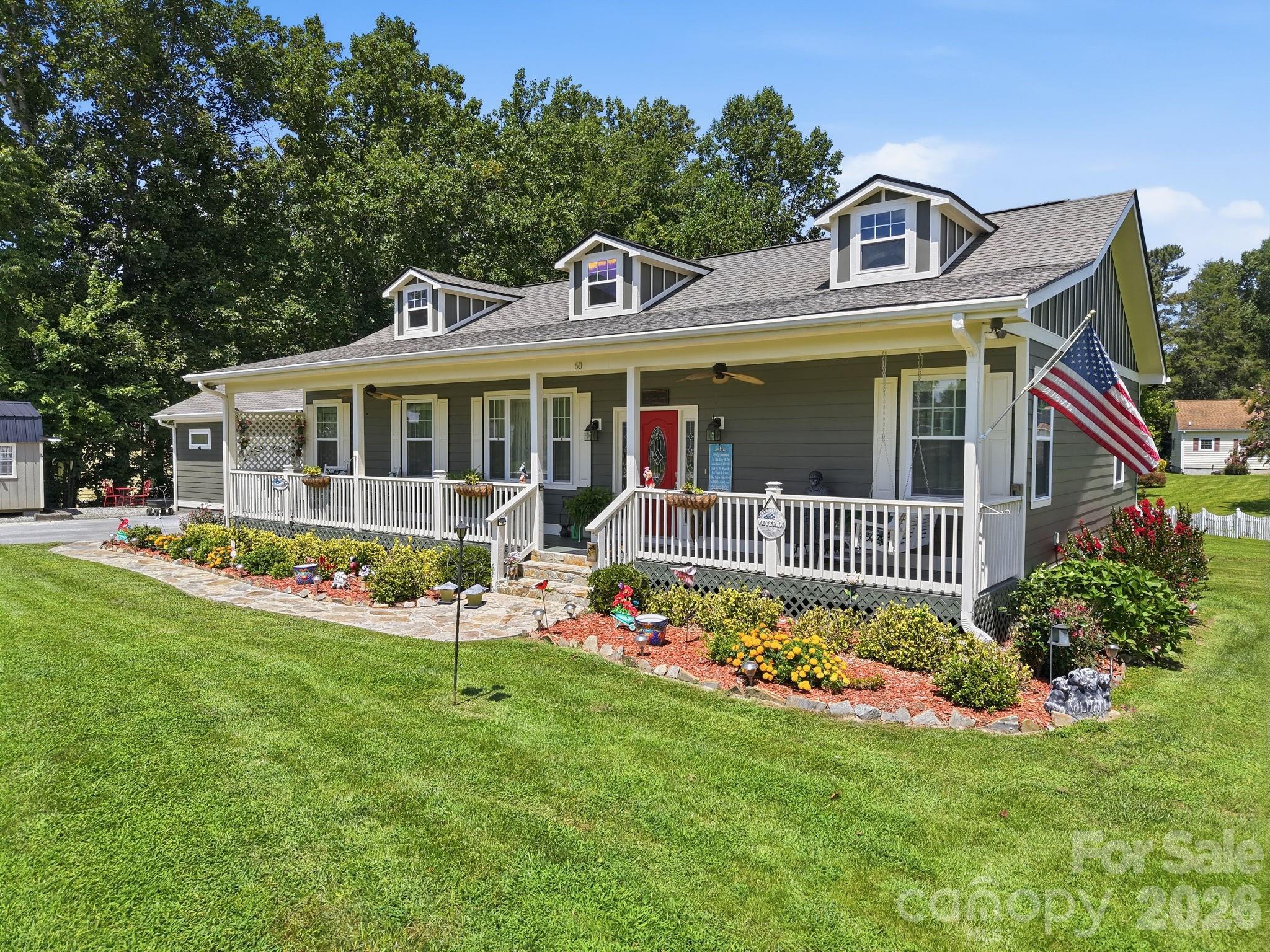 Single Family Residence at 60 Shacoba Lane, Hendersonville, photo 4 of 38