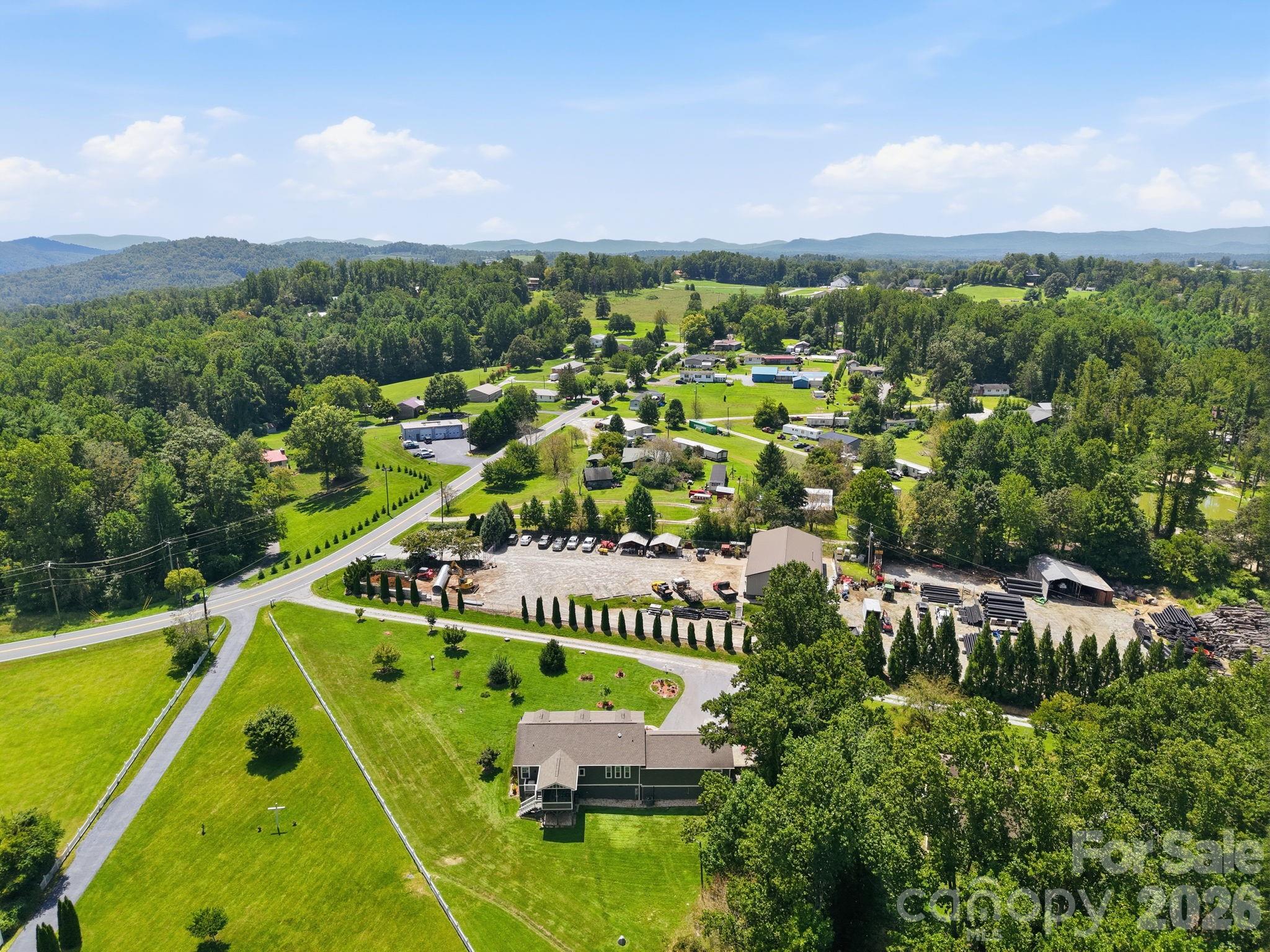 Single Family Residence at 60 Shacoba Lane, Hendersonville, photo 8 of 38