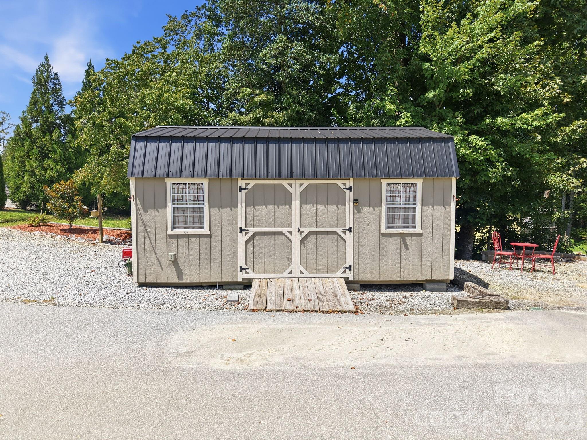 Single Family Residence at 60 Shacoba Lane, Hendersonville, photo 10 of 38