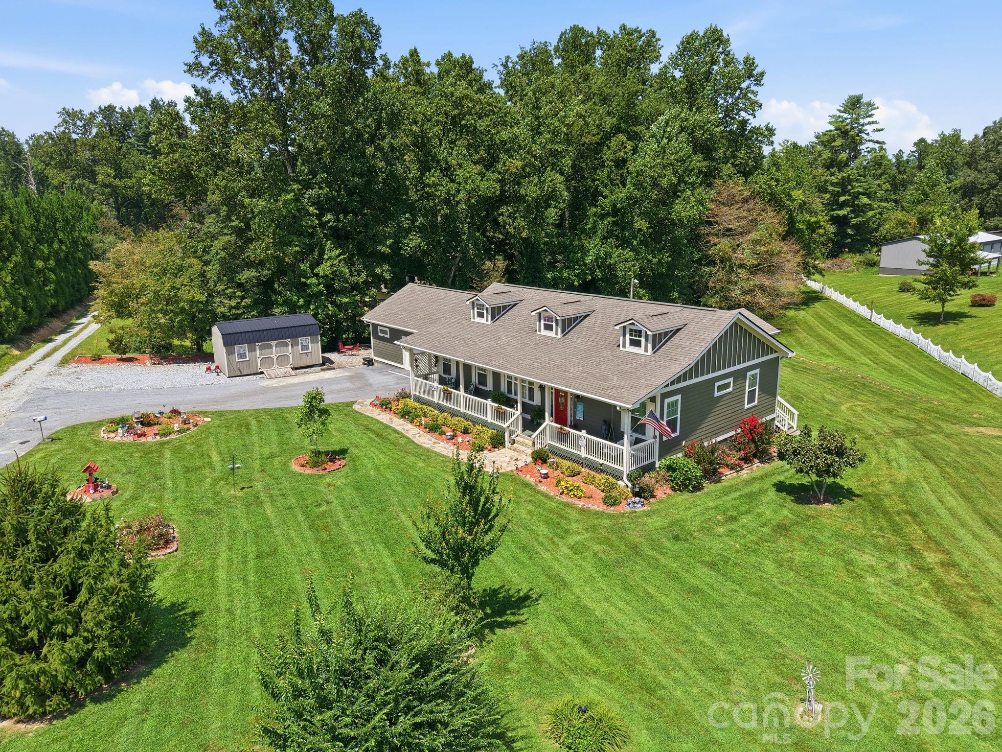 Single Family Residence at 60 Shacoba Lane, Hendersonville, photo 11 of 38