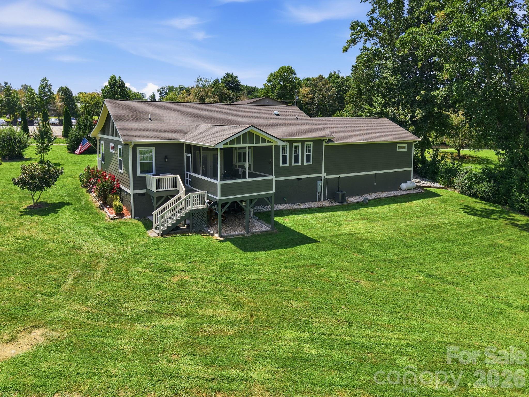 Single Family Residence at 60 Shacoba Lane, Hendersonville, photo 12 of 38