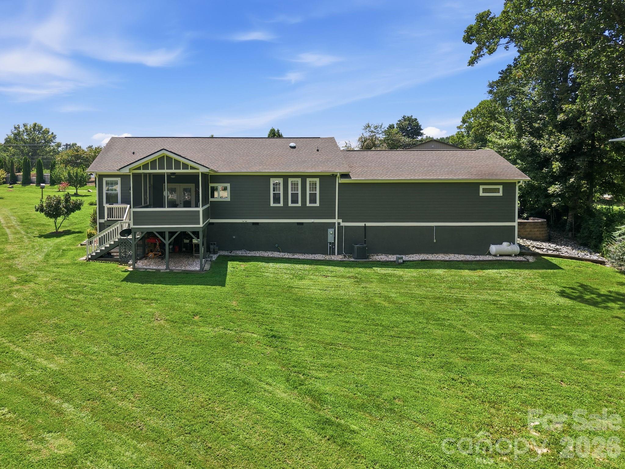 Single Family Residence at 60 Shacoba Lane, Hendersonville, photo 13 of 38