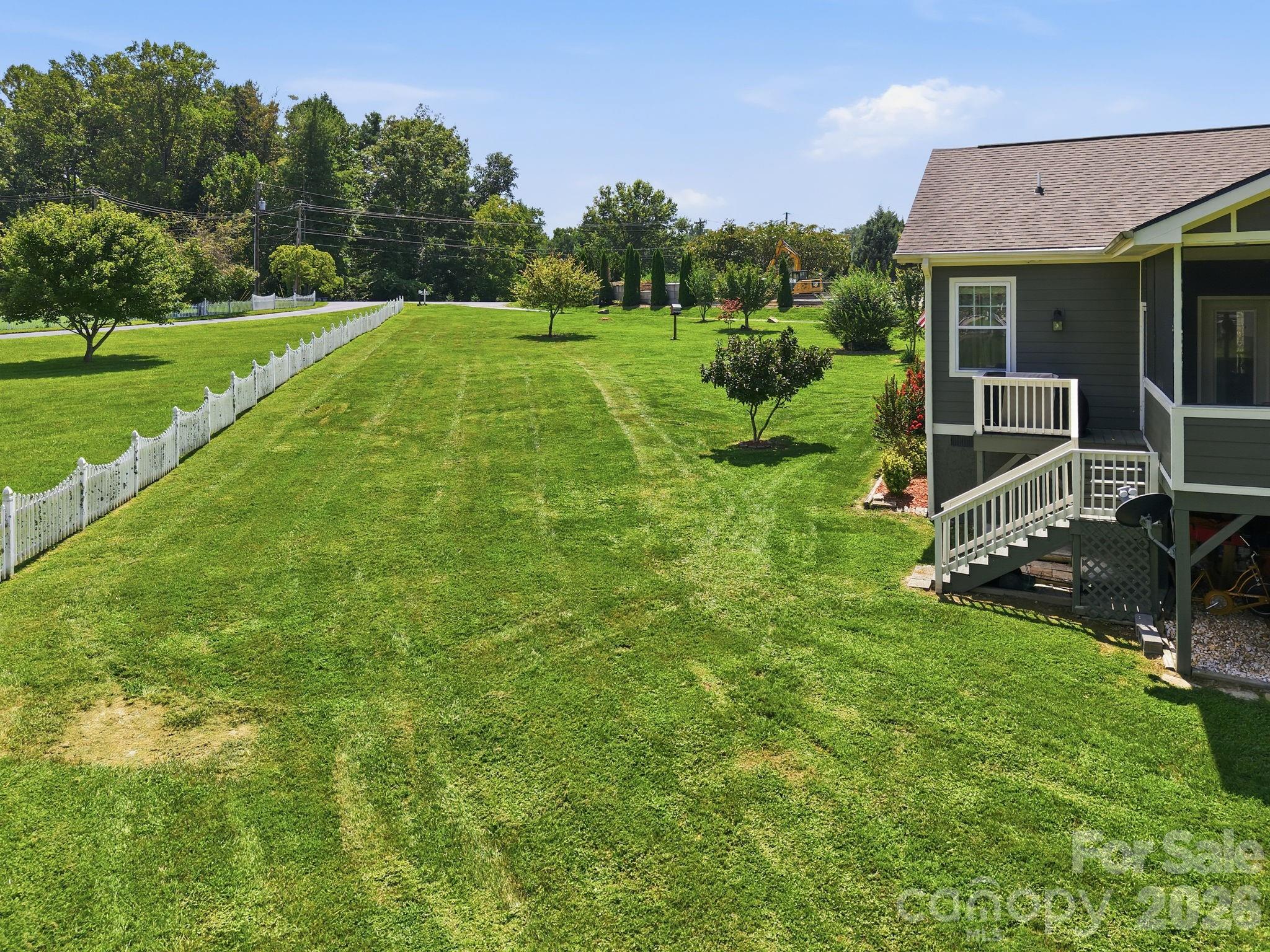 Single Family Residence at 60 Shacoba Lane, Hendersonville, photo 14 of 38