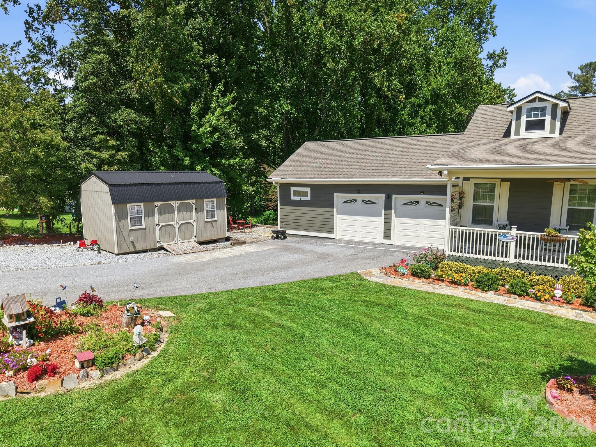 Single Family Residence at 60 Shacoba Lane, Hendersonville, photo 15 of 38