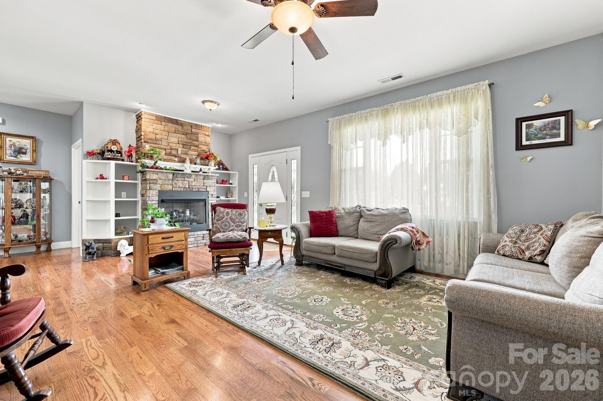 Single Family Residence at 60 Shacoba Lane, Hendersonville, photo 16 of 38
