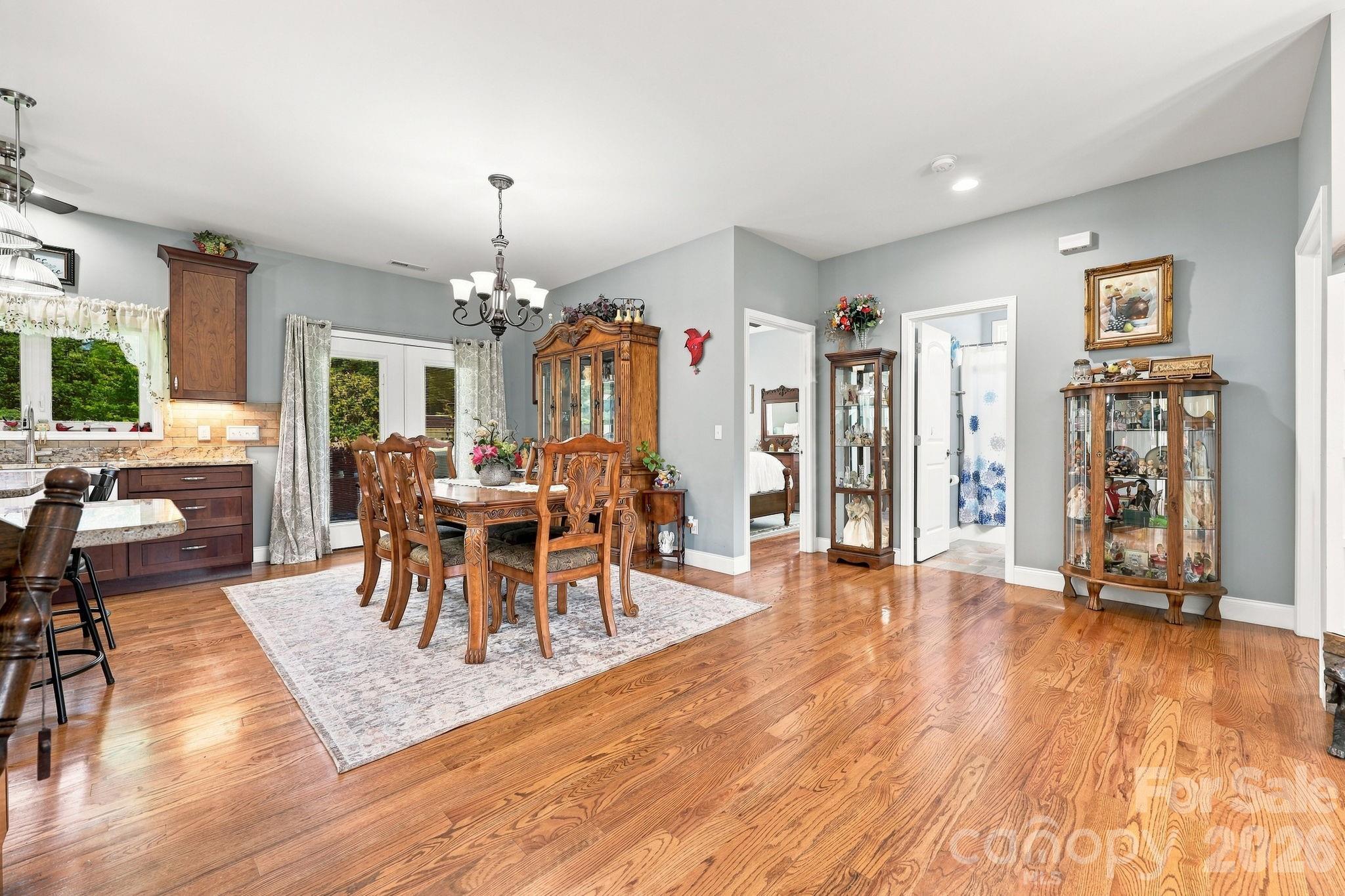 Single Family Residence at 60 Shacoba Lane, Hendersonville, photo 17 of 38