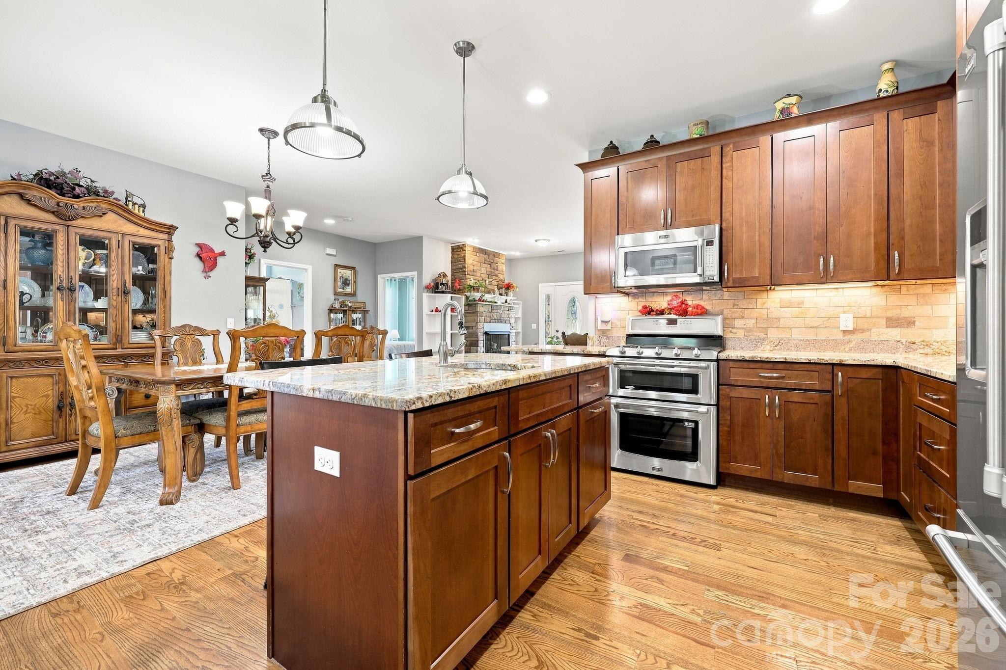 Single Family Residence at 60 Shacoba Lane, Hendersonville, photo 19 of 38