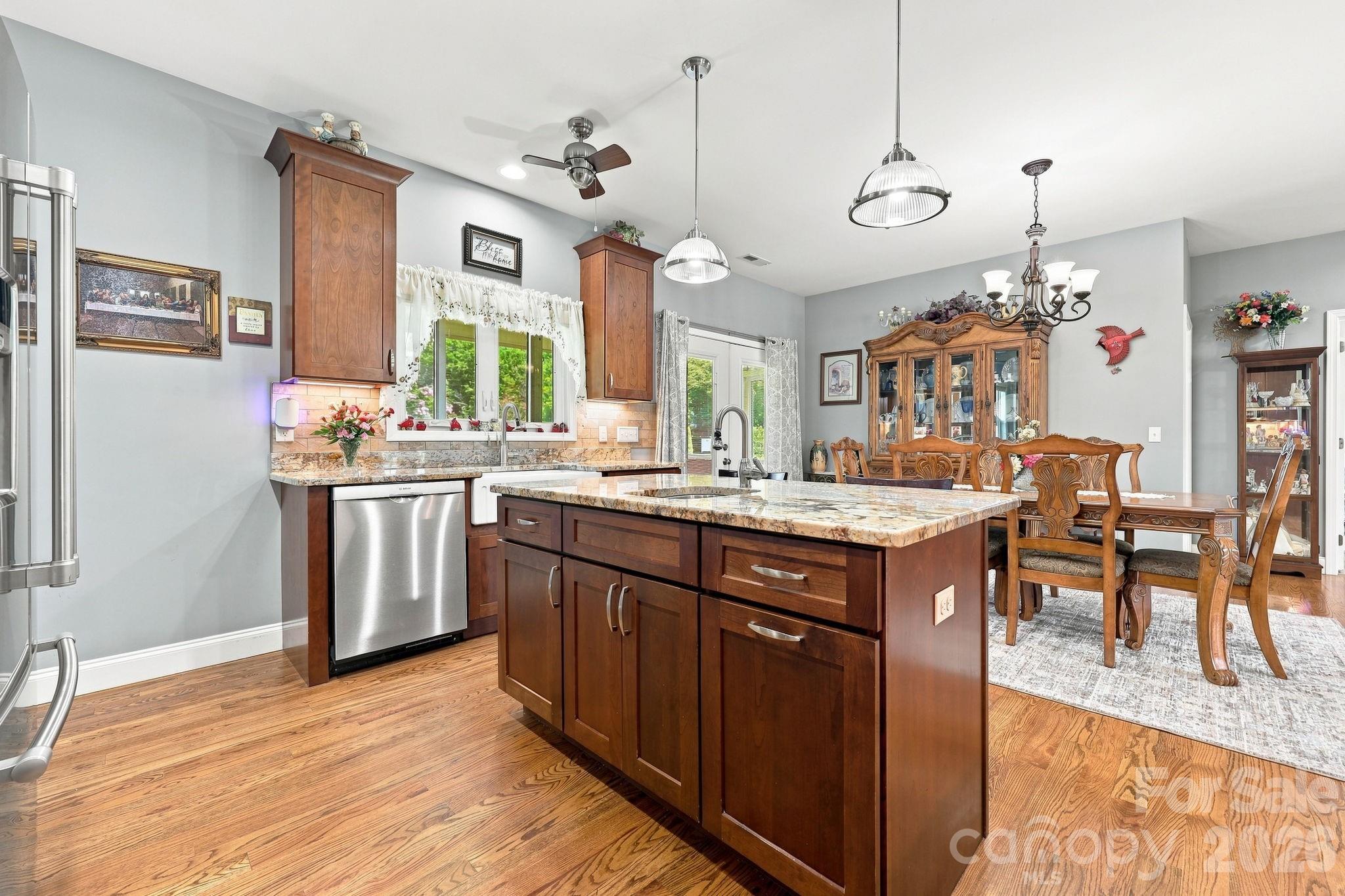 Single Family Residence at 60 Shacoba Lane, Hendersonville, photo 20 of 38