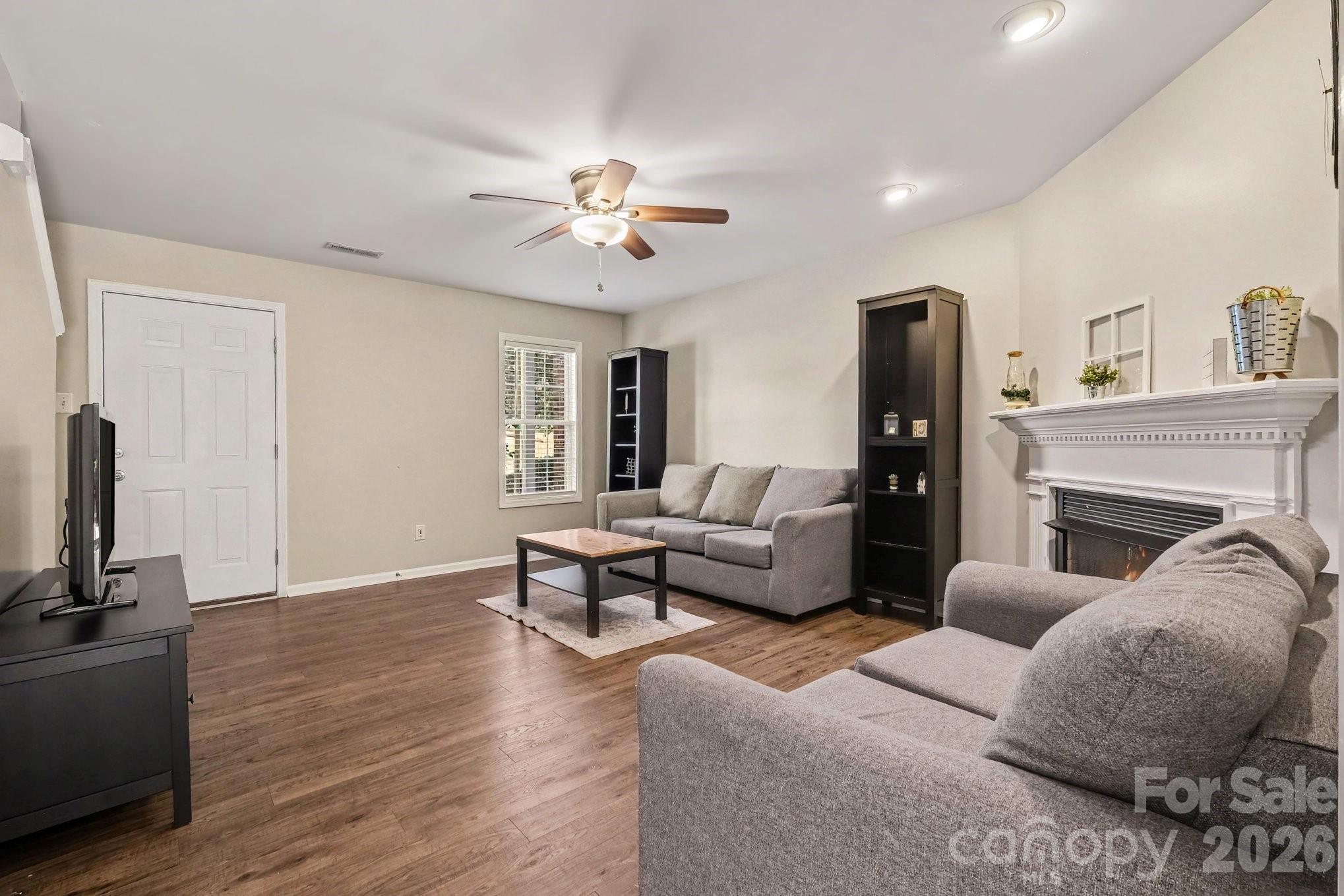 Living Room - 2240 15th Avenue NE, Hickory