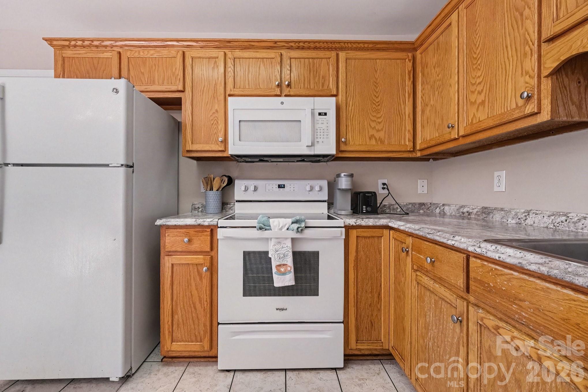 Kitchen - 2240 15th Avenue NE, Hickory