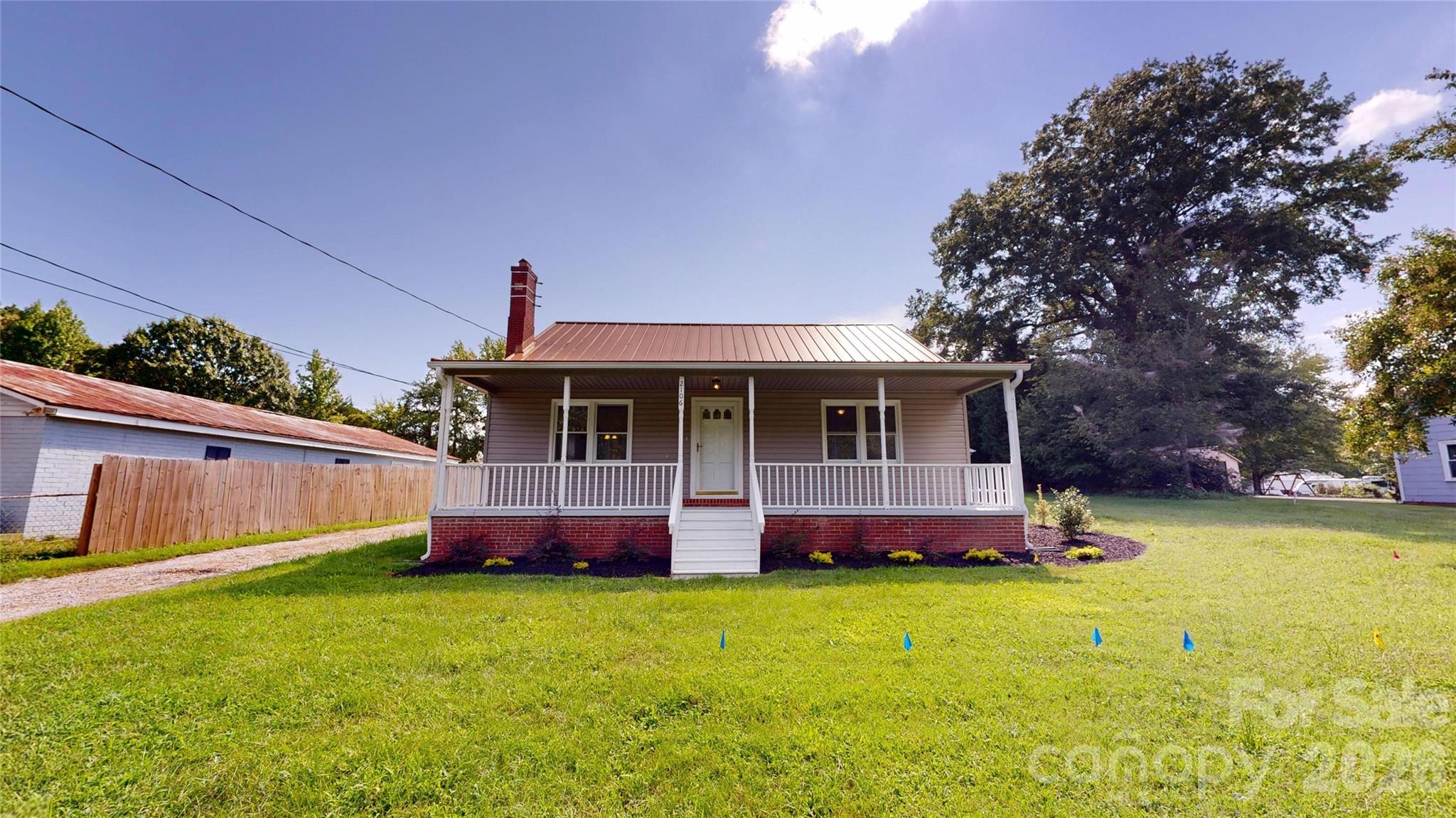 Single Family Residence at 2106 Statesville Highway, Mooresville
