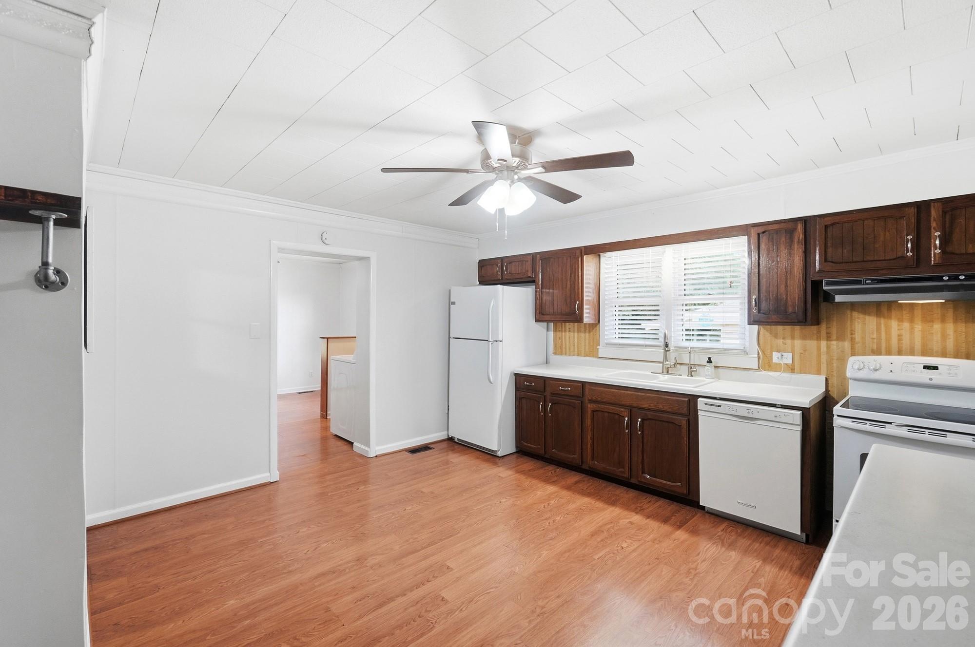 Kitchen and dining area - 412 Link Street, Fort Mill
