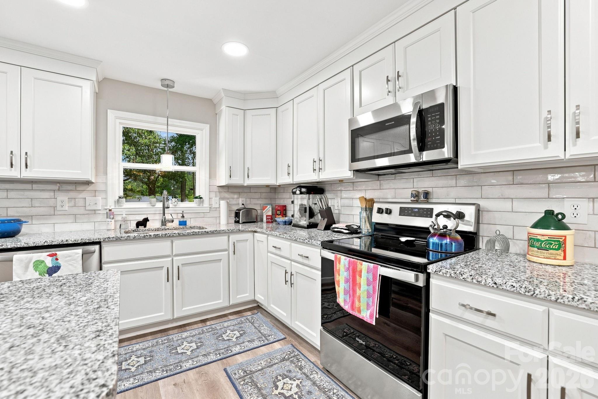 Single Family Residence at 1053 Christopher Circle, Rock Hill, photo 17 of 46