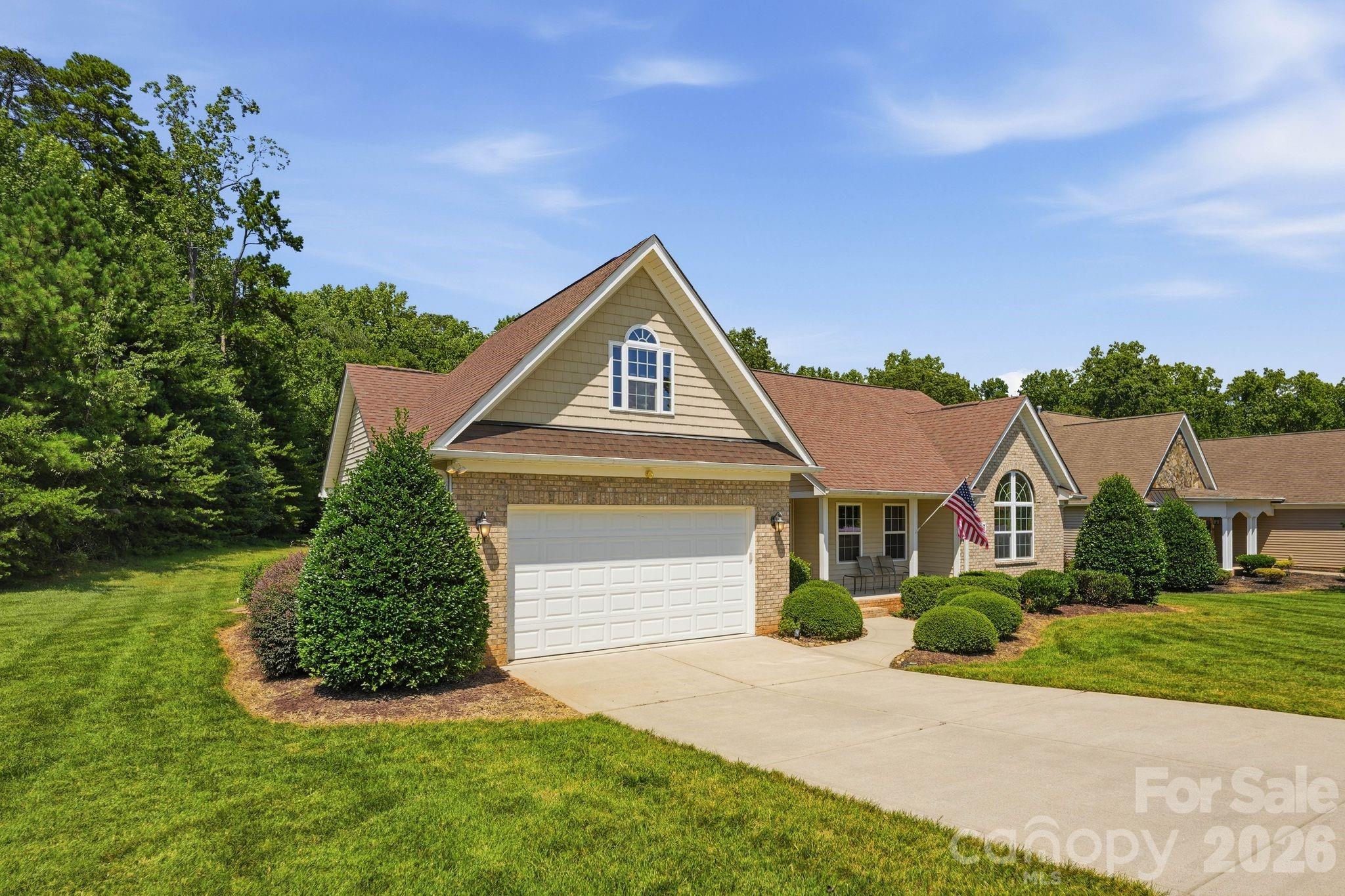 Single Family Residence at 107 E Vista View Place, Mooresville, photo 2 of 46