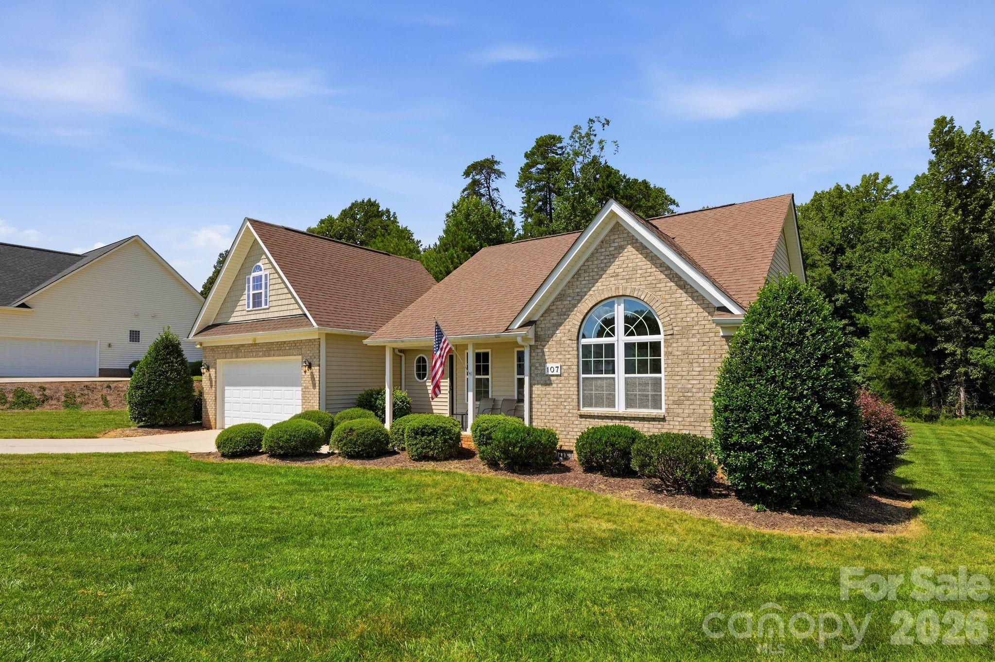 Single Family Residence at 107 E Vista View Place, Mooresville, photo 3 of 46
