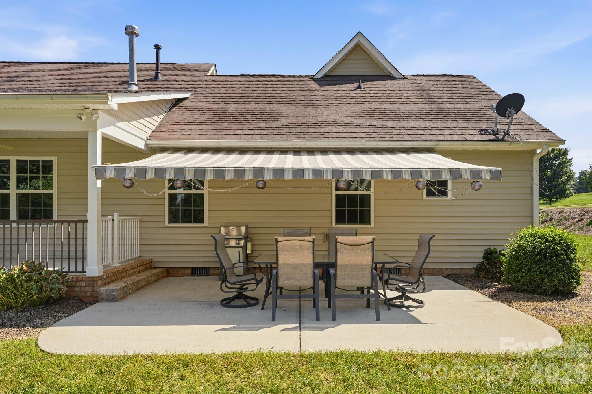 Single Family Residence at 107 E Vista View Place, Mooresville, photo 4 of 46