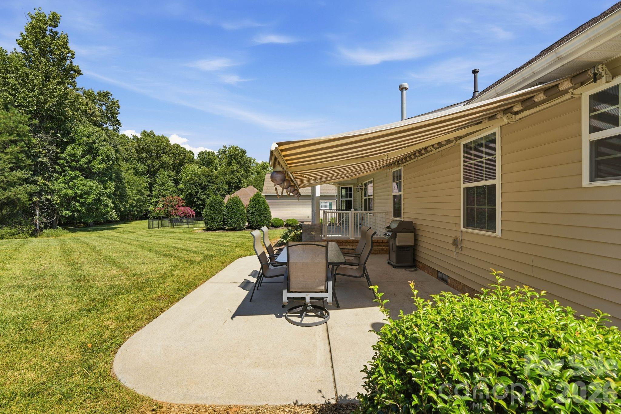 Single Family Residence at 107 E Vista View Place, Mooresville, photo 5 of 46