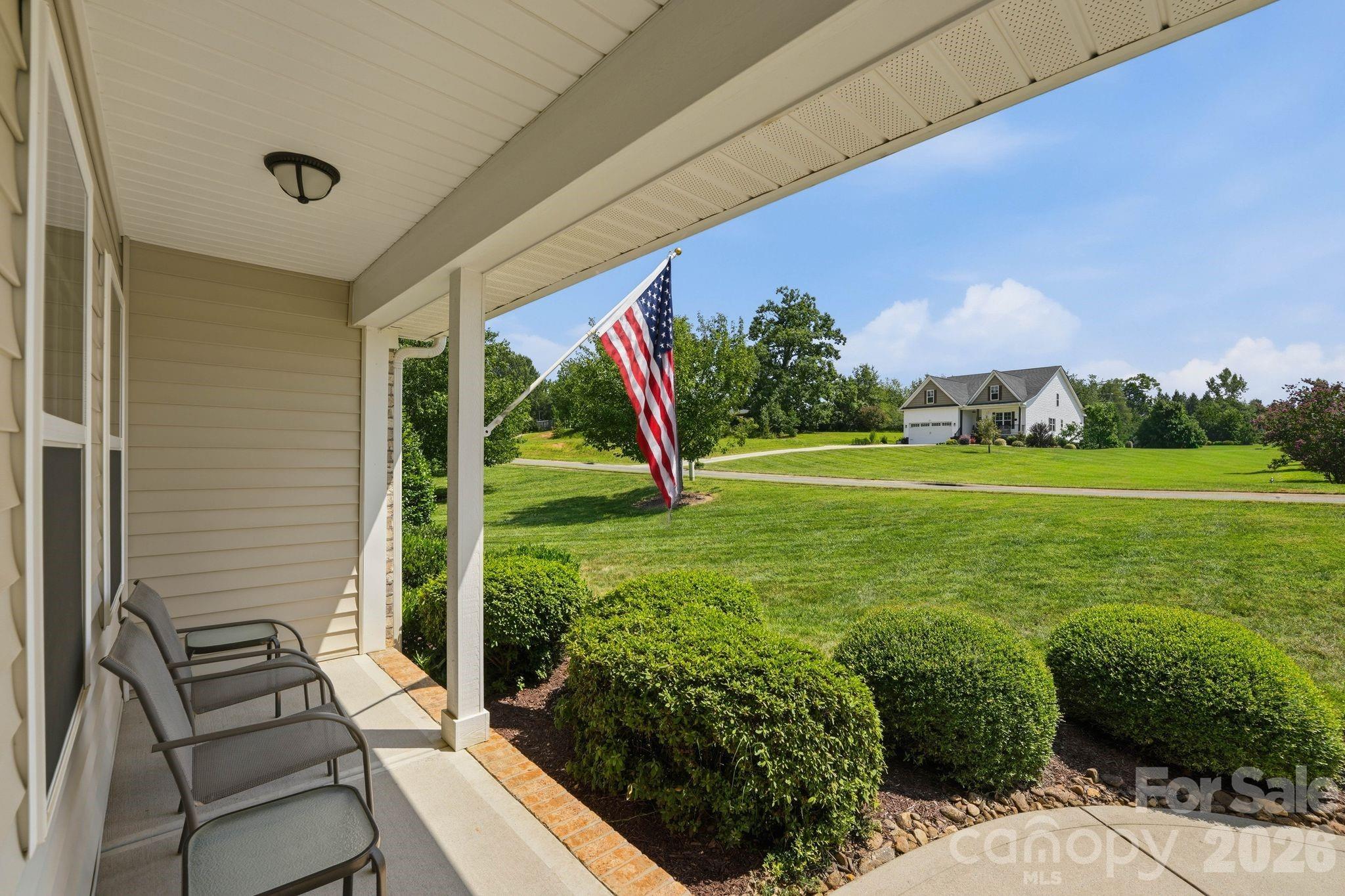 Single Family Residence at 107 E Vista View Place, Mooresville, photo 7 of 46