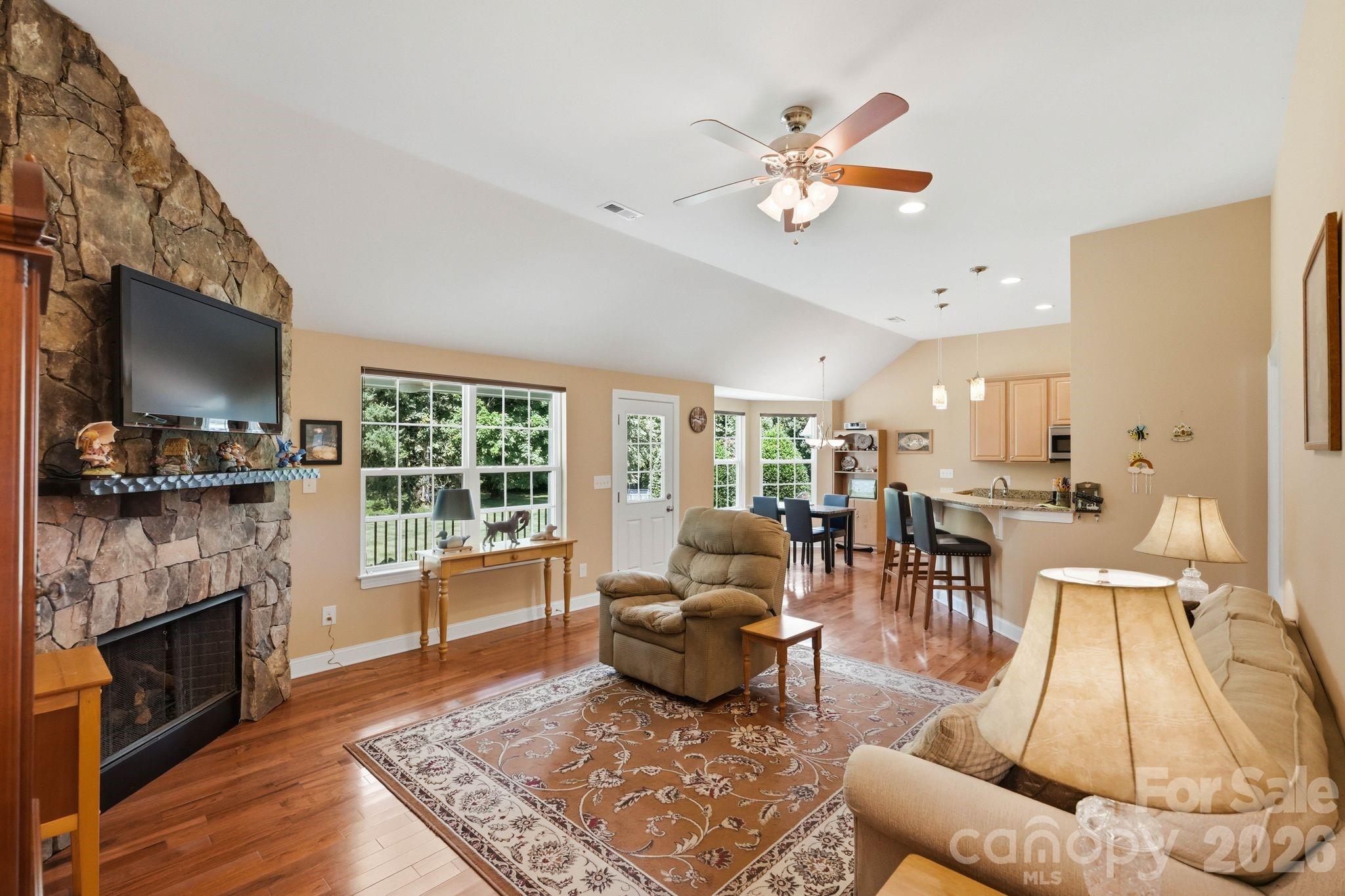 Single Family Residence at 107 E Vista View Place, Mooresville, photo 16 of 46
