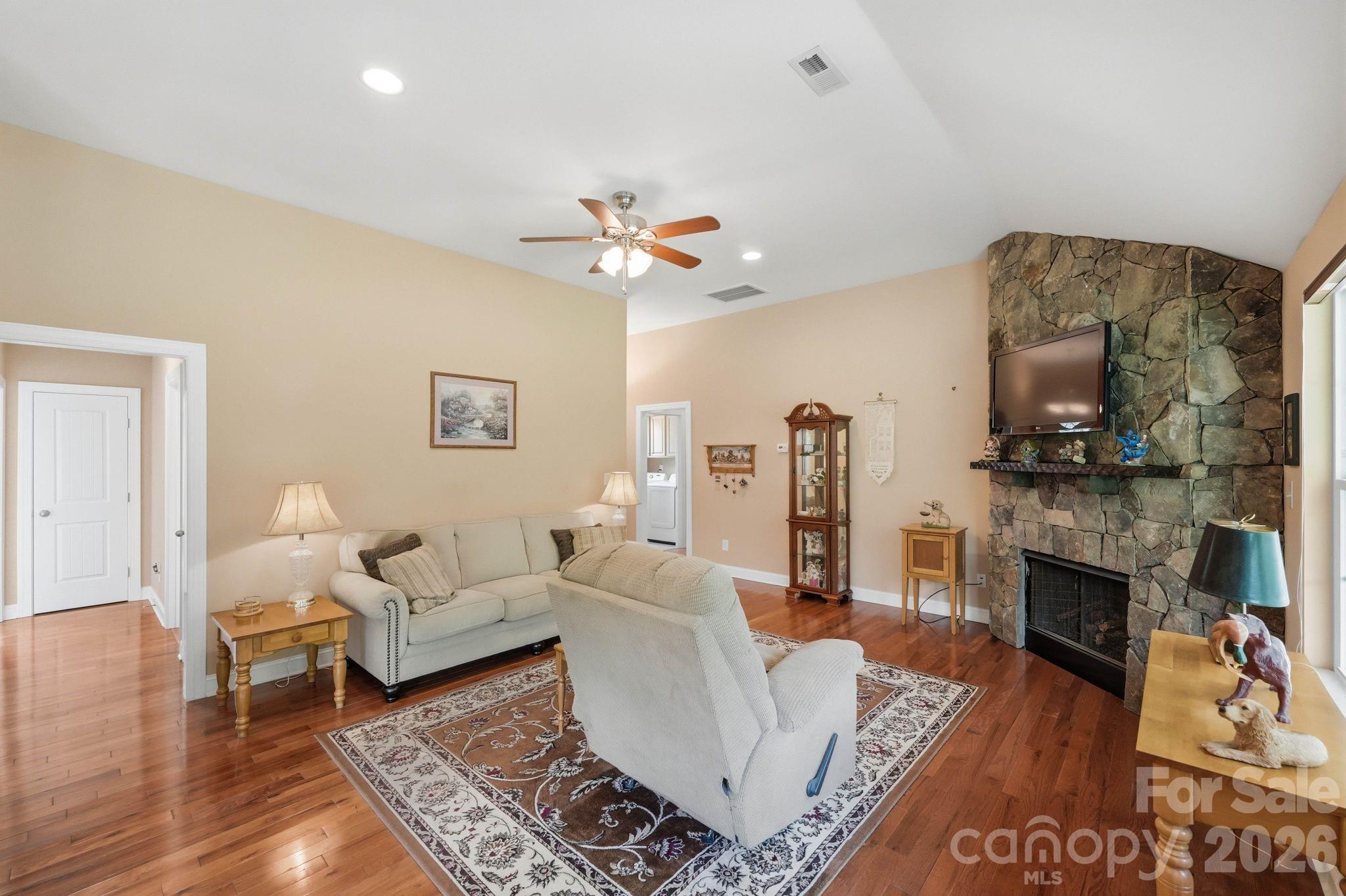 Single Family Residence at 107 E Vista View Place, Mooresville, photo 20 of 46