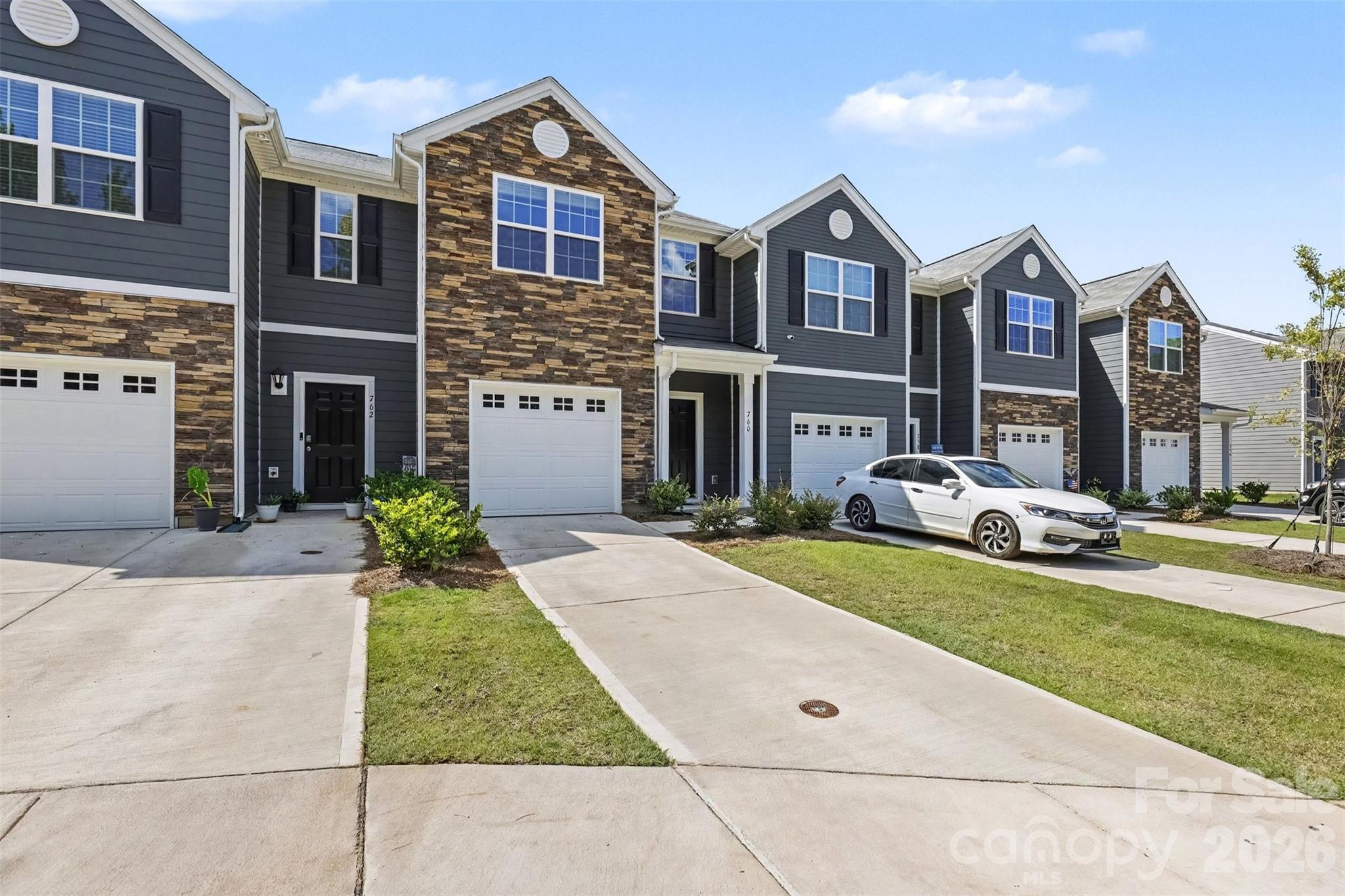 Townhouse at 760 Wagon Cross Court, York, photo 2 of 32