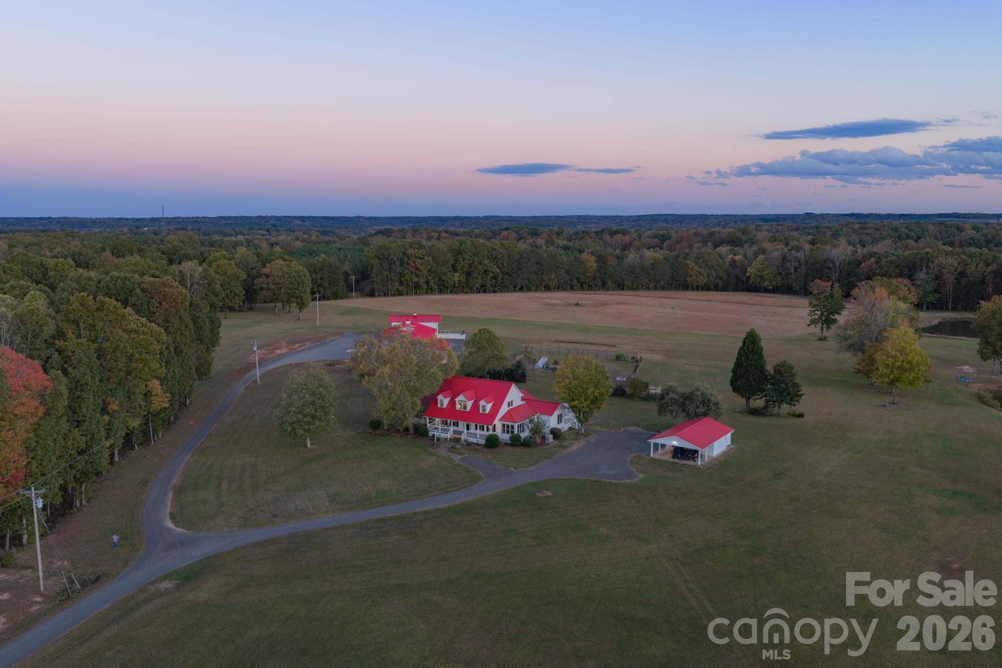 Farm house w heated detached garage and carport - 1260 Beaver Island Trail Road, Walnut Cove