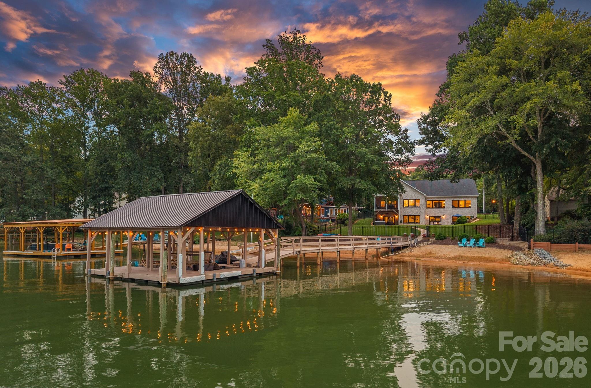 Single Family Residence at 160 Malibu Road, Mooresville, photo 2 of 48