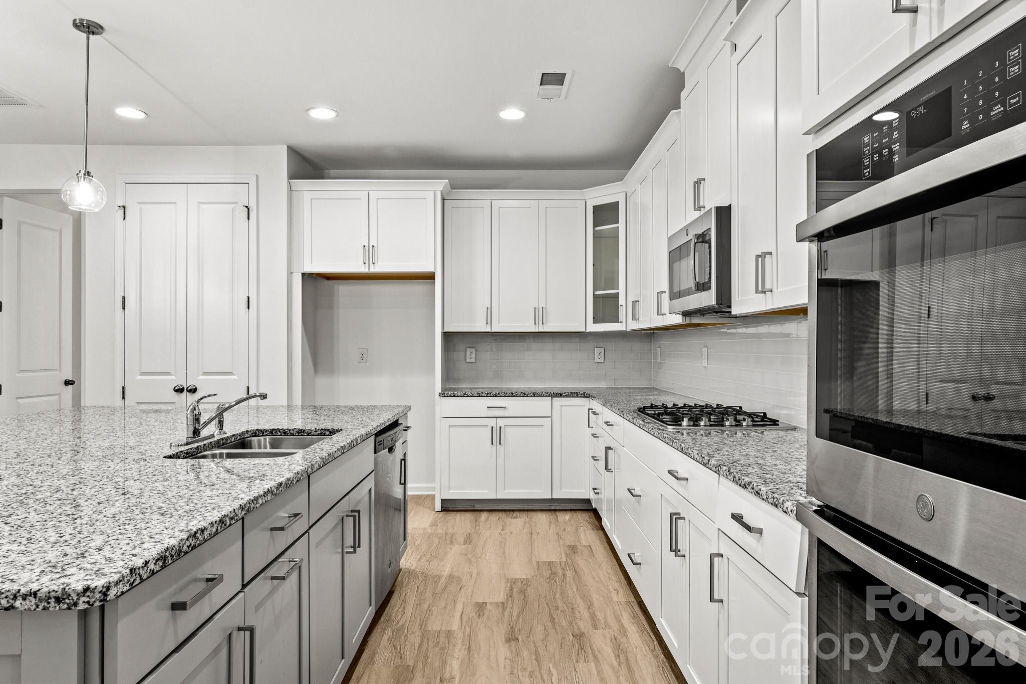 Single Family Residence at 2609 Suffolk Place, Fort Mill, photo 18 of 47
