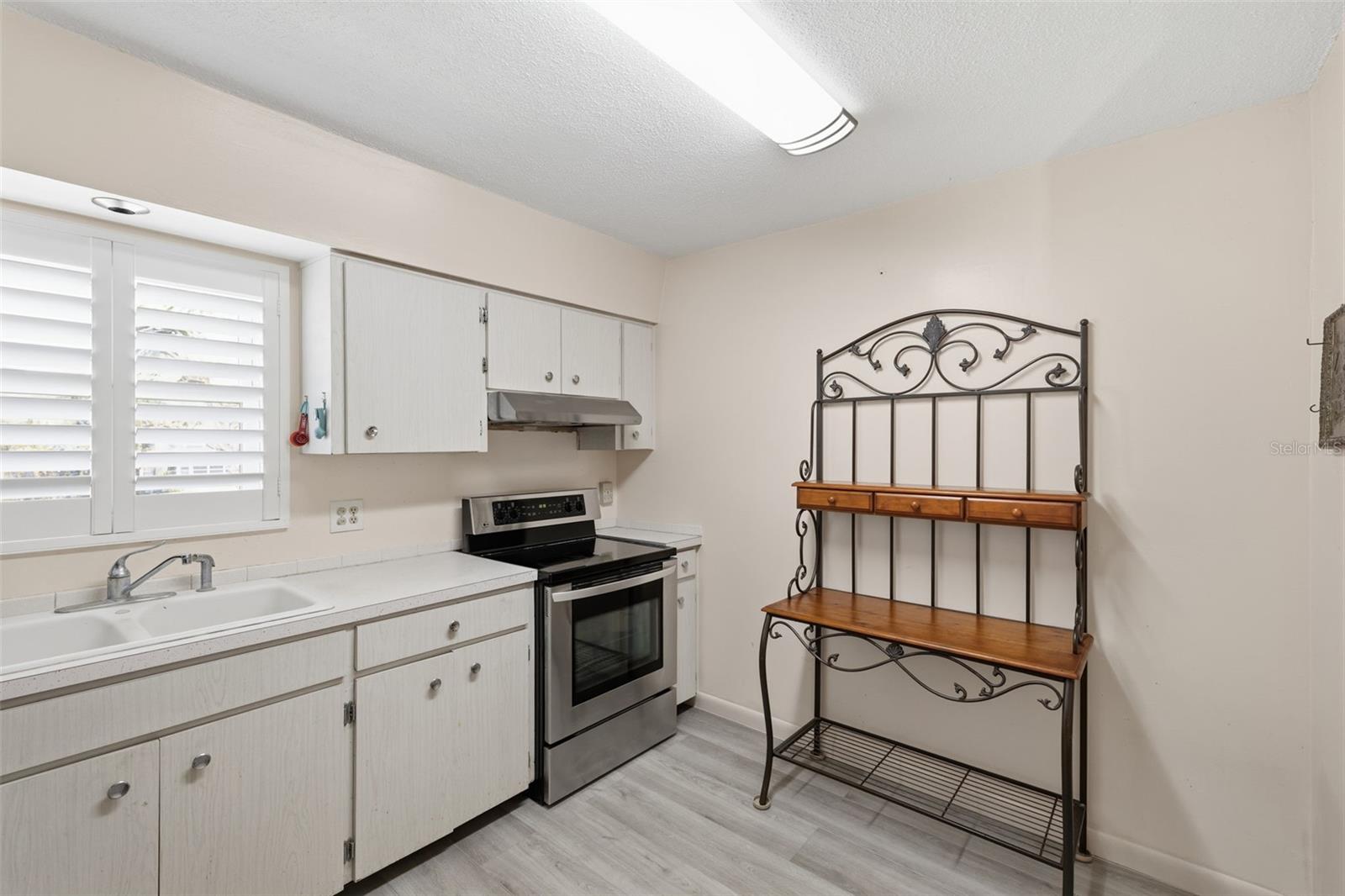 Condominium at 9940 47TH AVE N #216, ST PETERSBURG, photo 6 of 27