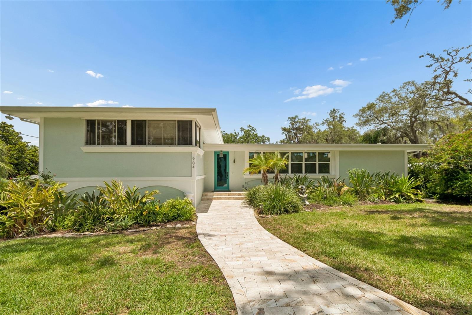 904 BAYSHORE DR