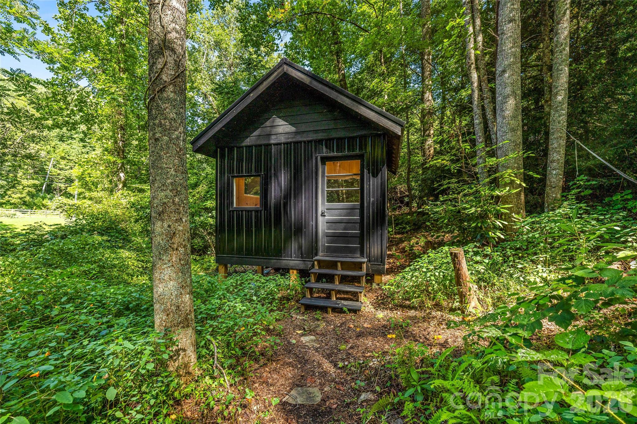 Charming woodland building - 820 Merrills Cove Road, Asheville